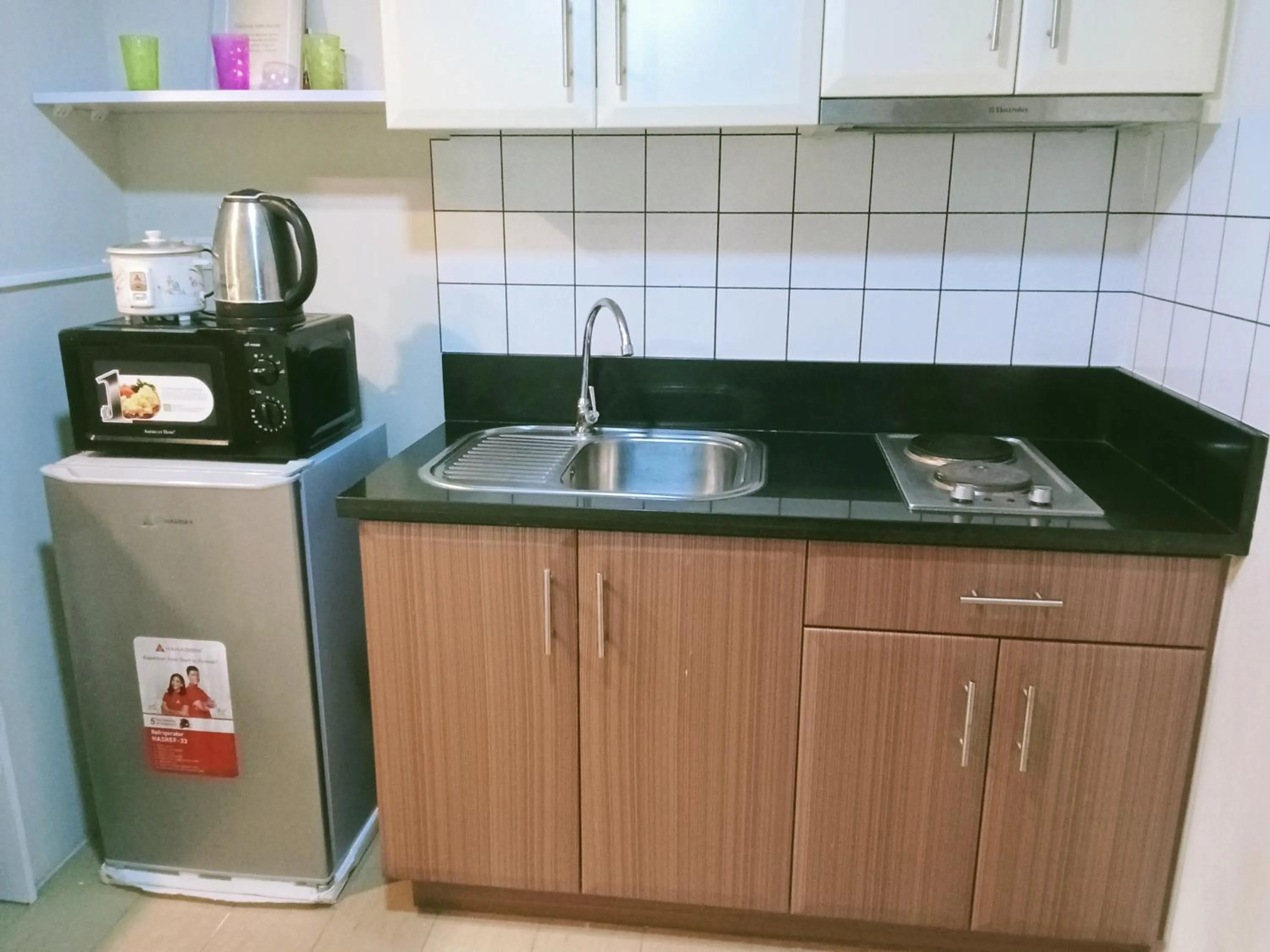 Coffee/tea facilities in Henry's Newport Condotel