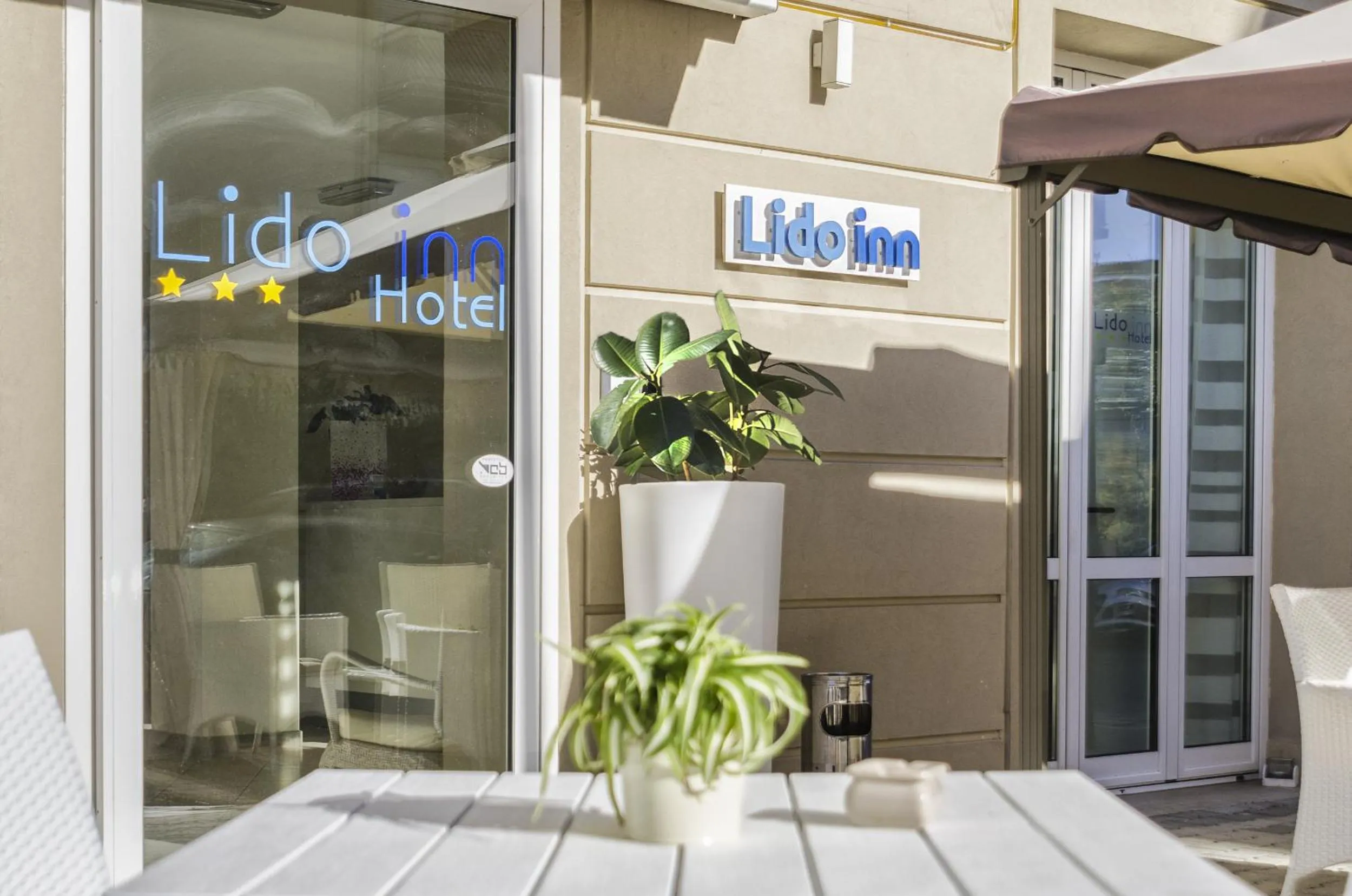 Facade/entrance in Hotel Lido Inn
