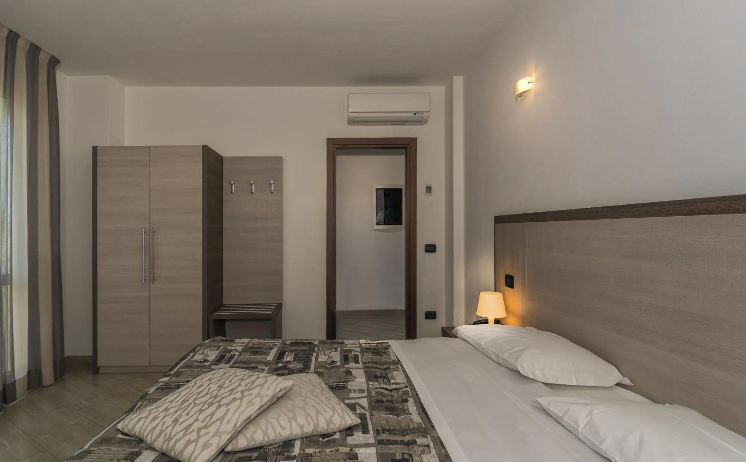 Bed in Hotel Lido Inn