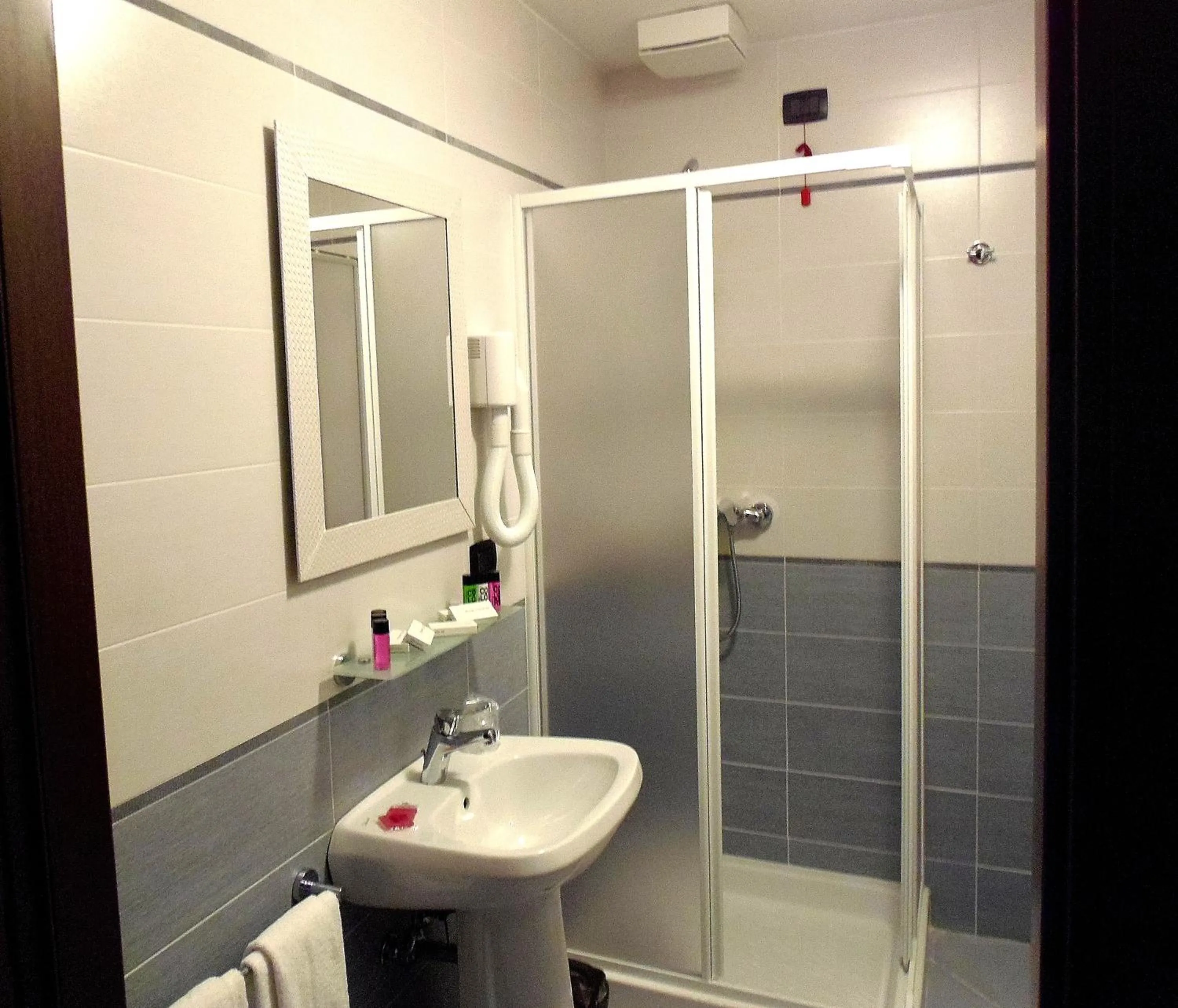 Bathroom in Hotel Lido Inn