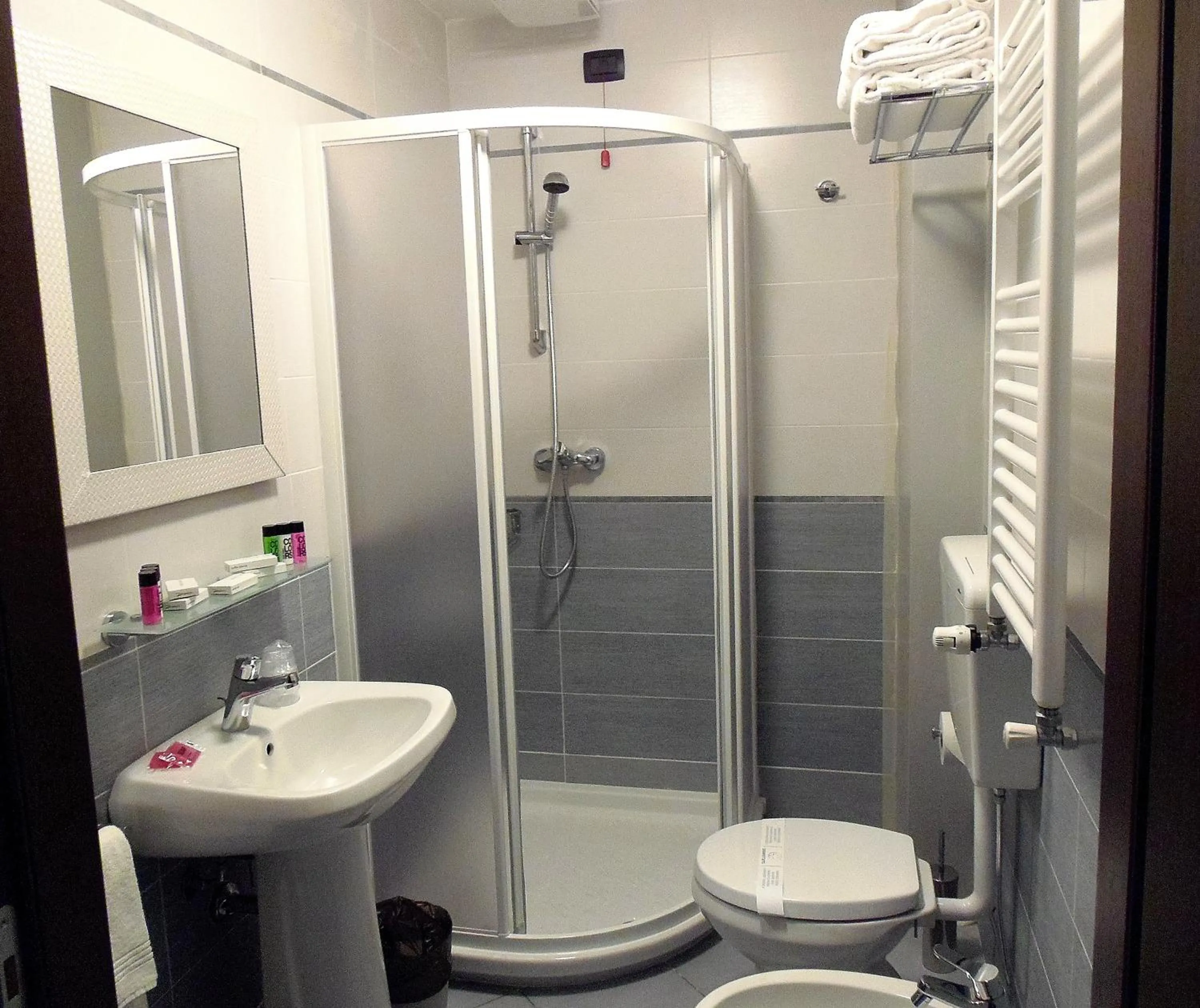 Shower in Hotel Lido Inn