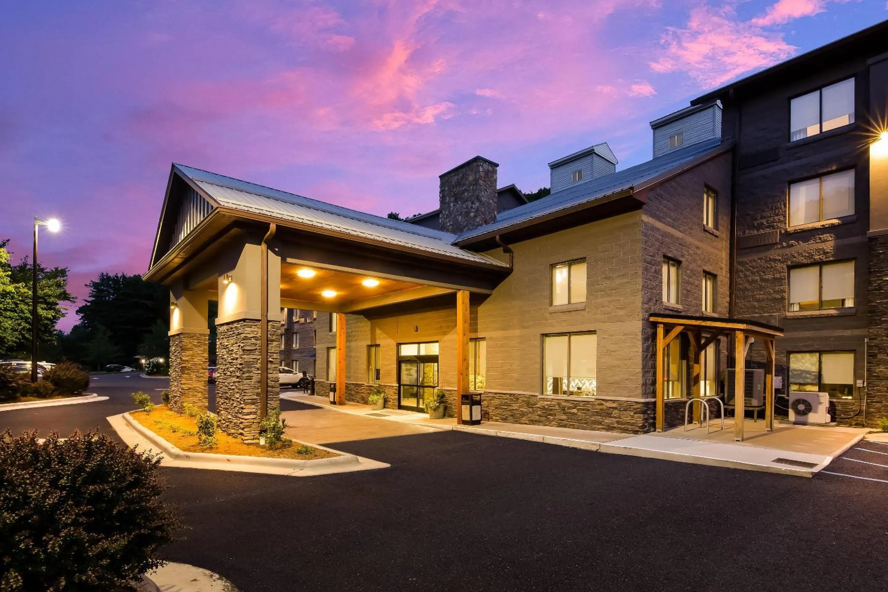 Property building in Graystone Lodge, an Ascend Collection Hotel