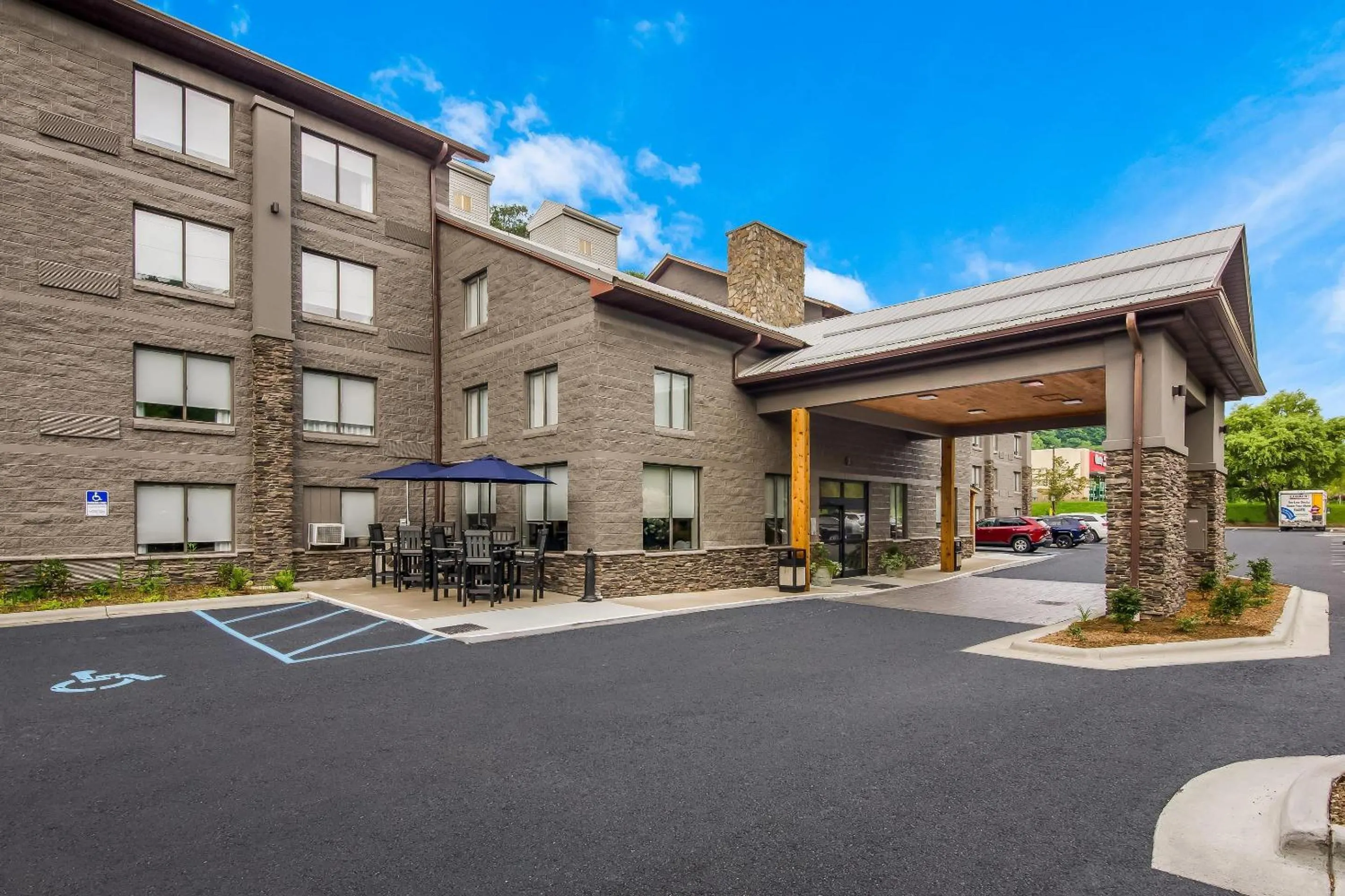 Property building in Graystone Lodge, an Ascend Collection Hotel