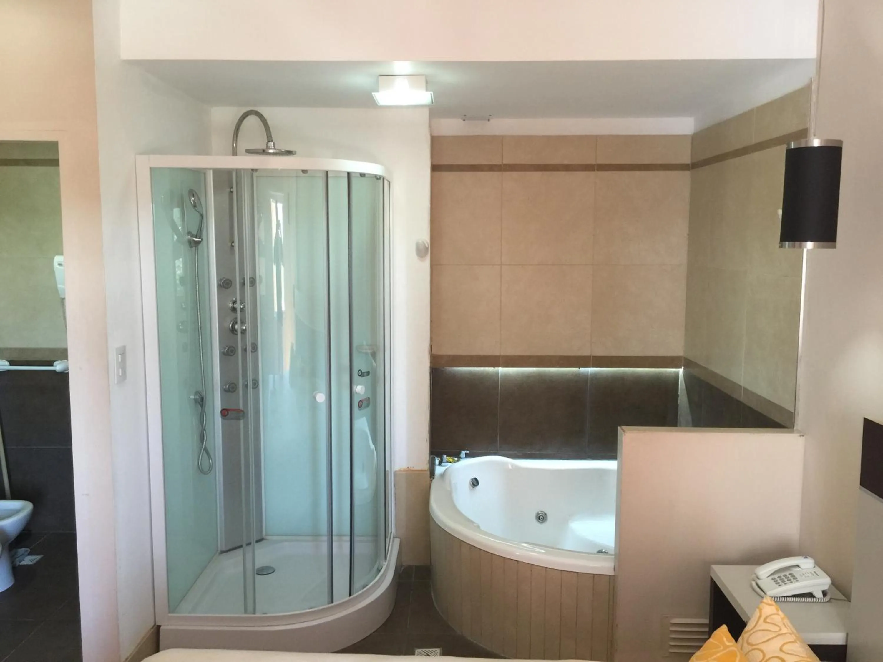 Shower in Hotel Siglo Sexto