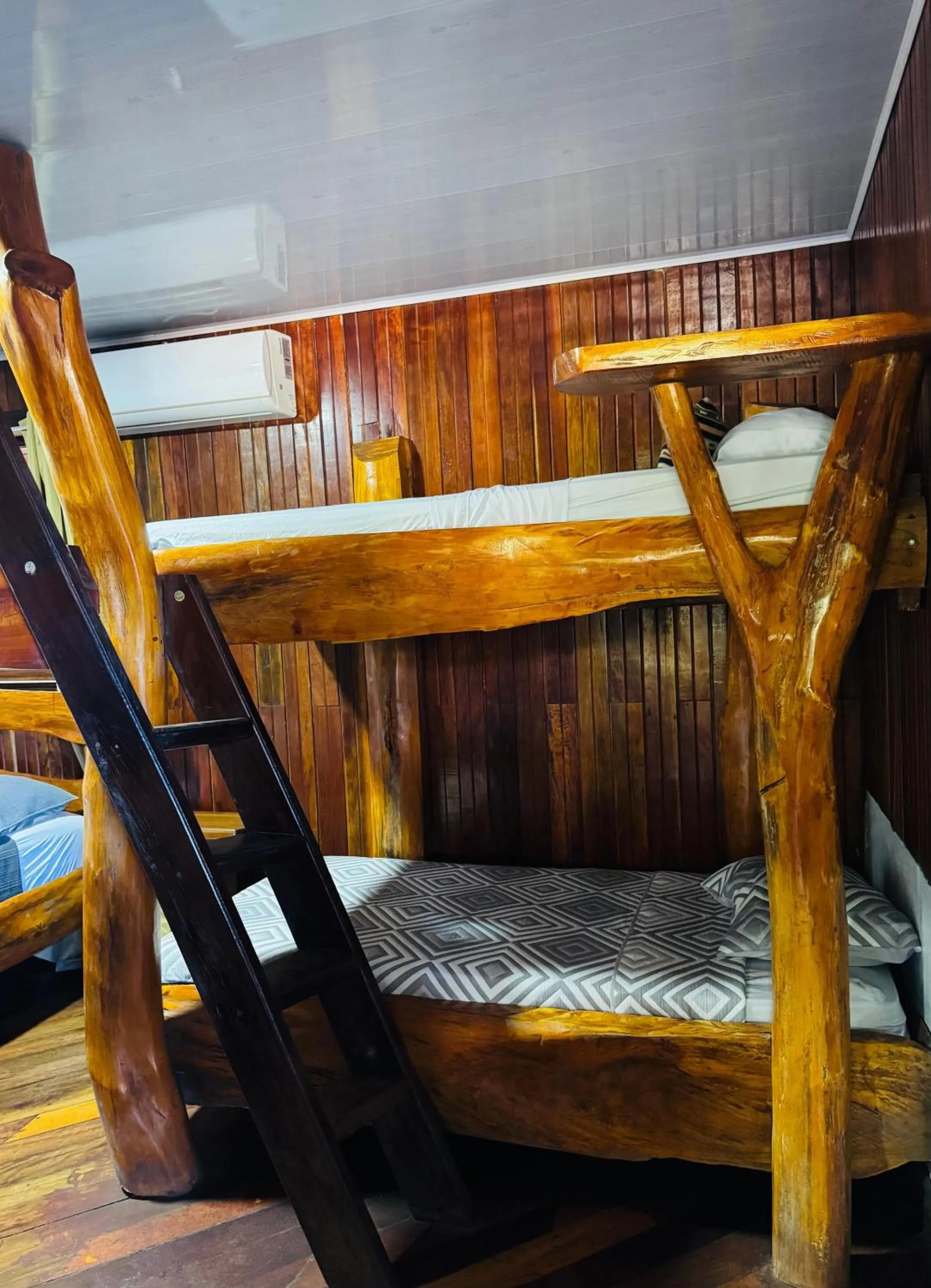 Bed in Hotel La Isla Inn