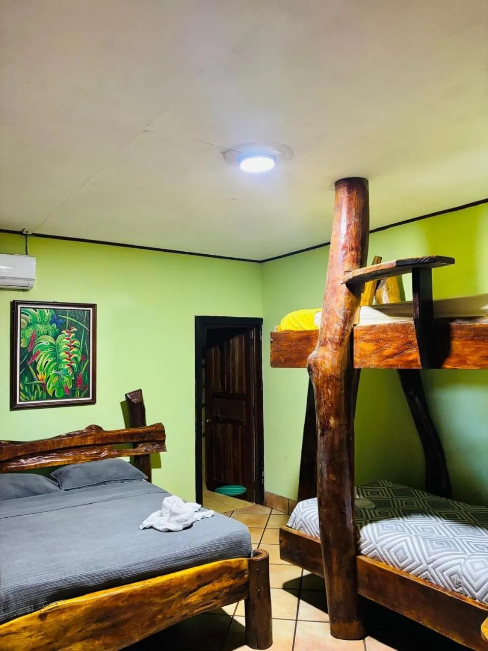 Bed in Hotel La Isla Inn