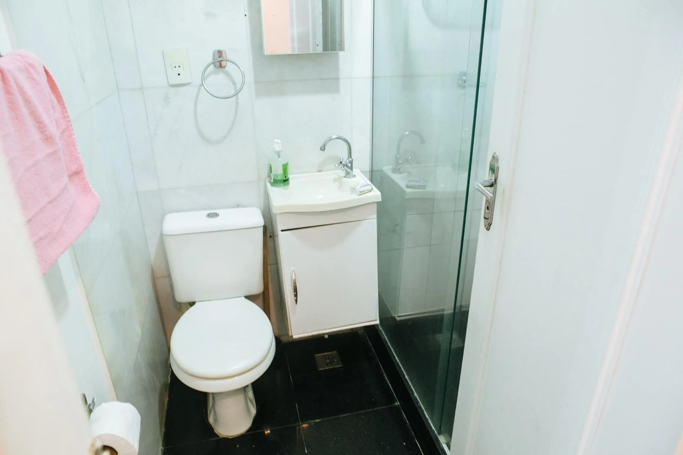 Bathroom in The best Copacabana Luxury Design 3 Bedroom room 3 bathroom 85 inch cinema tv top location