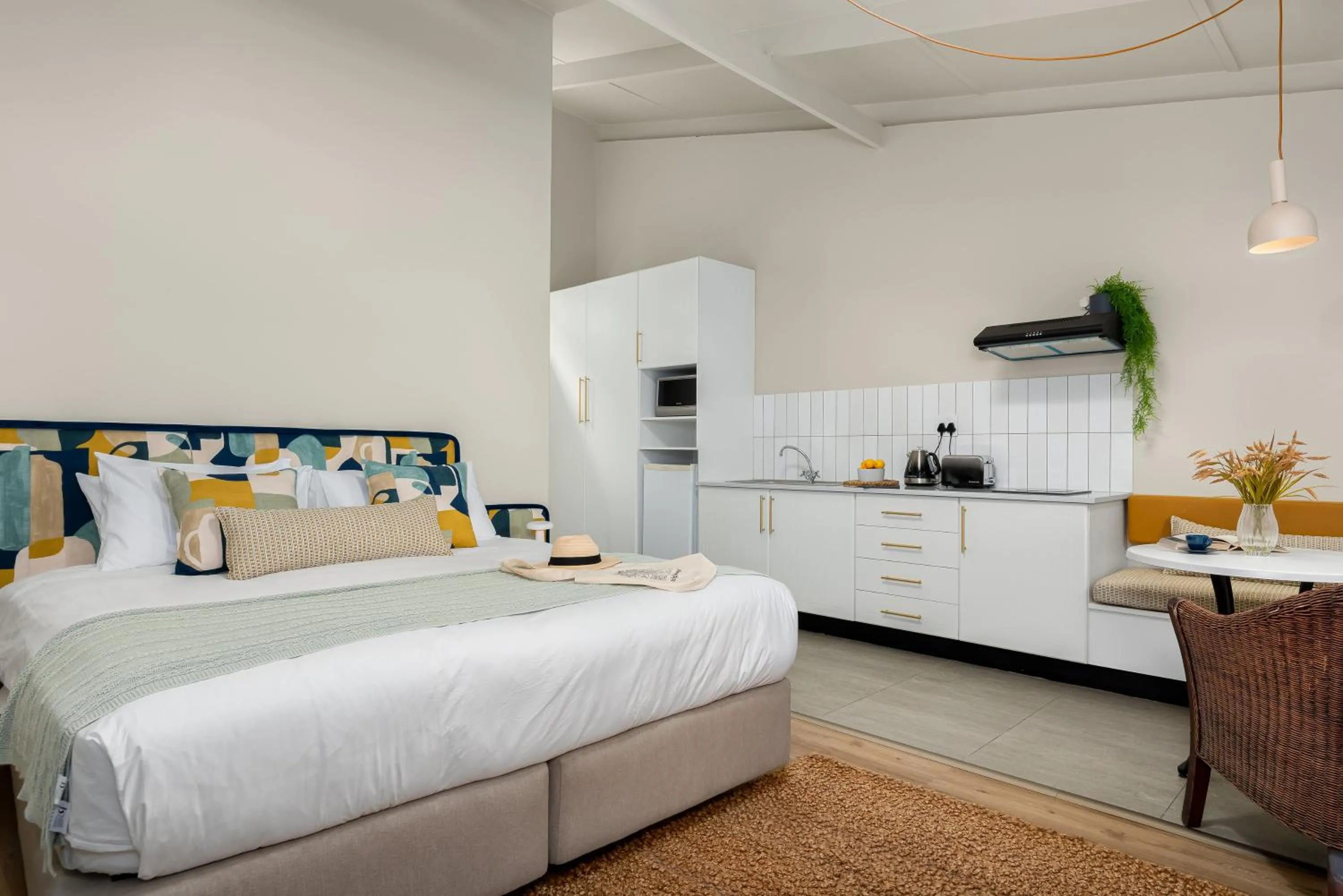 Kitchen or kitchenette, Bed in Neighbourgood Franschhoek