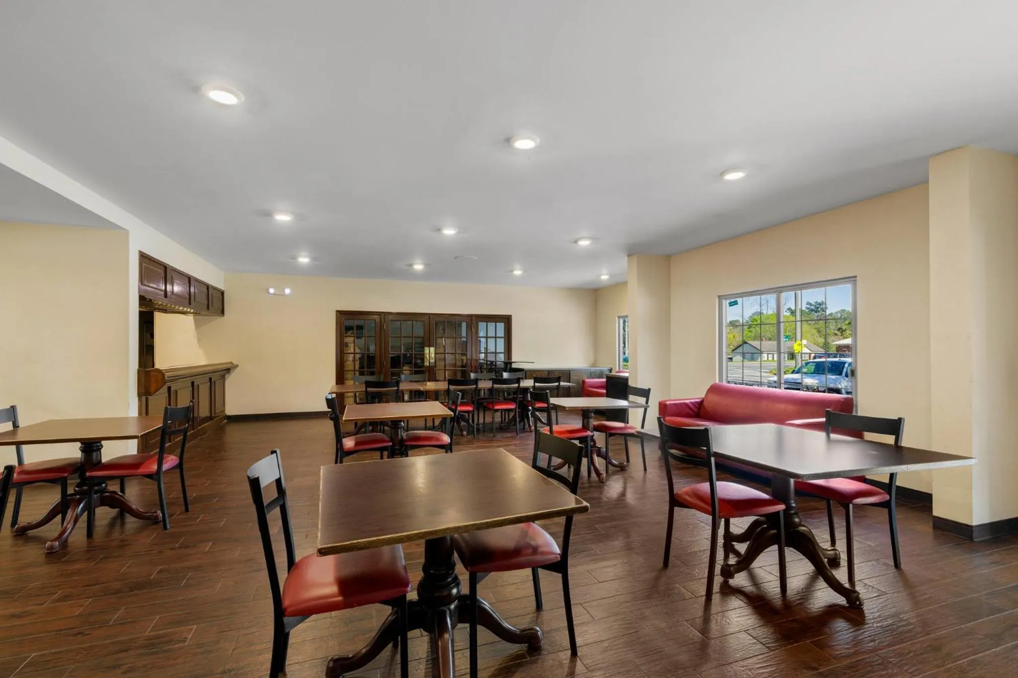 Breakfast in Red Roof Inn & Suites Albany, GA