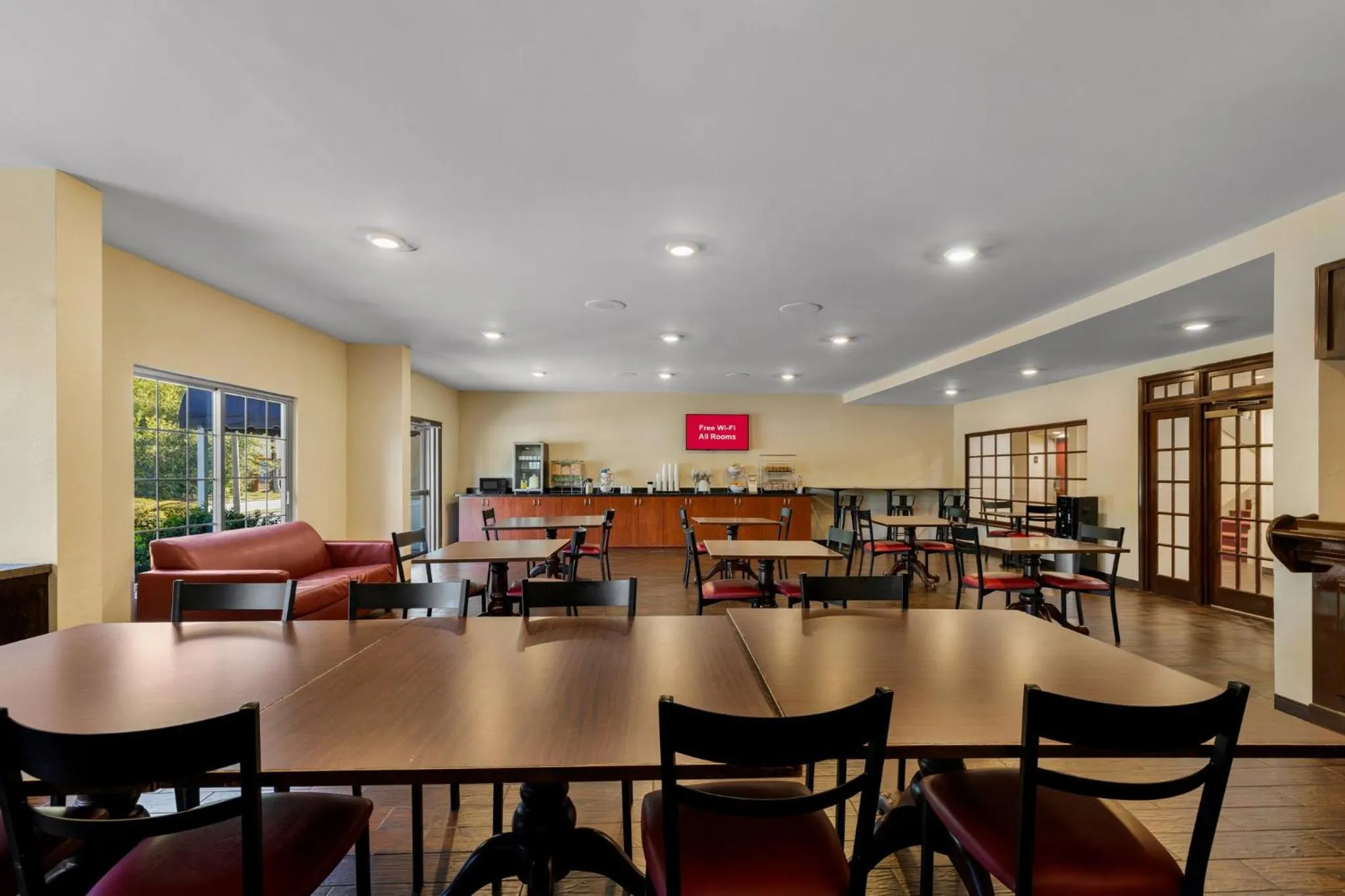 Breakfast in Red Roof Inn & Suites Albany, GA