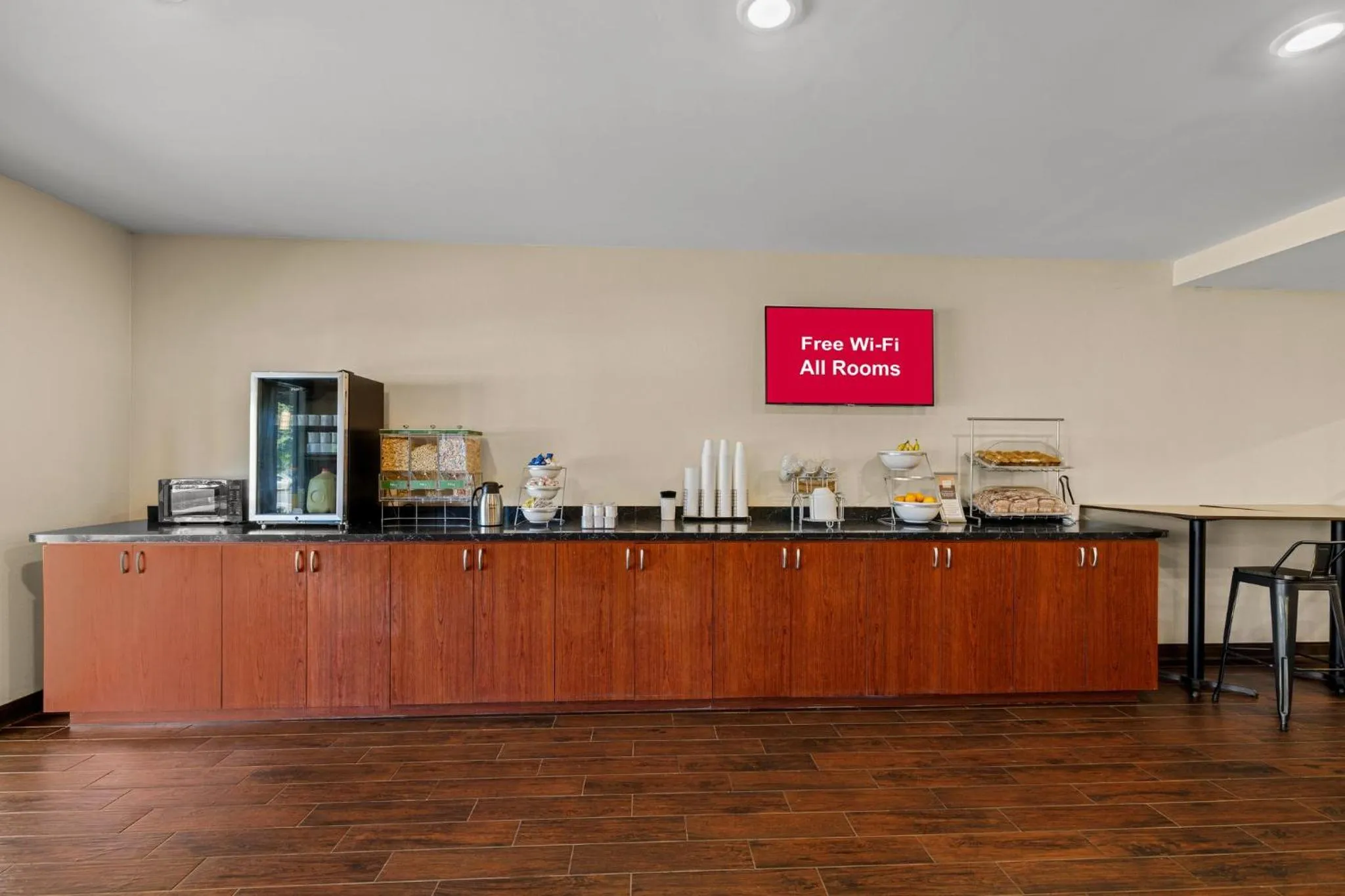 Breakfast in Red Roof Inn & Suites Albany, GA