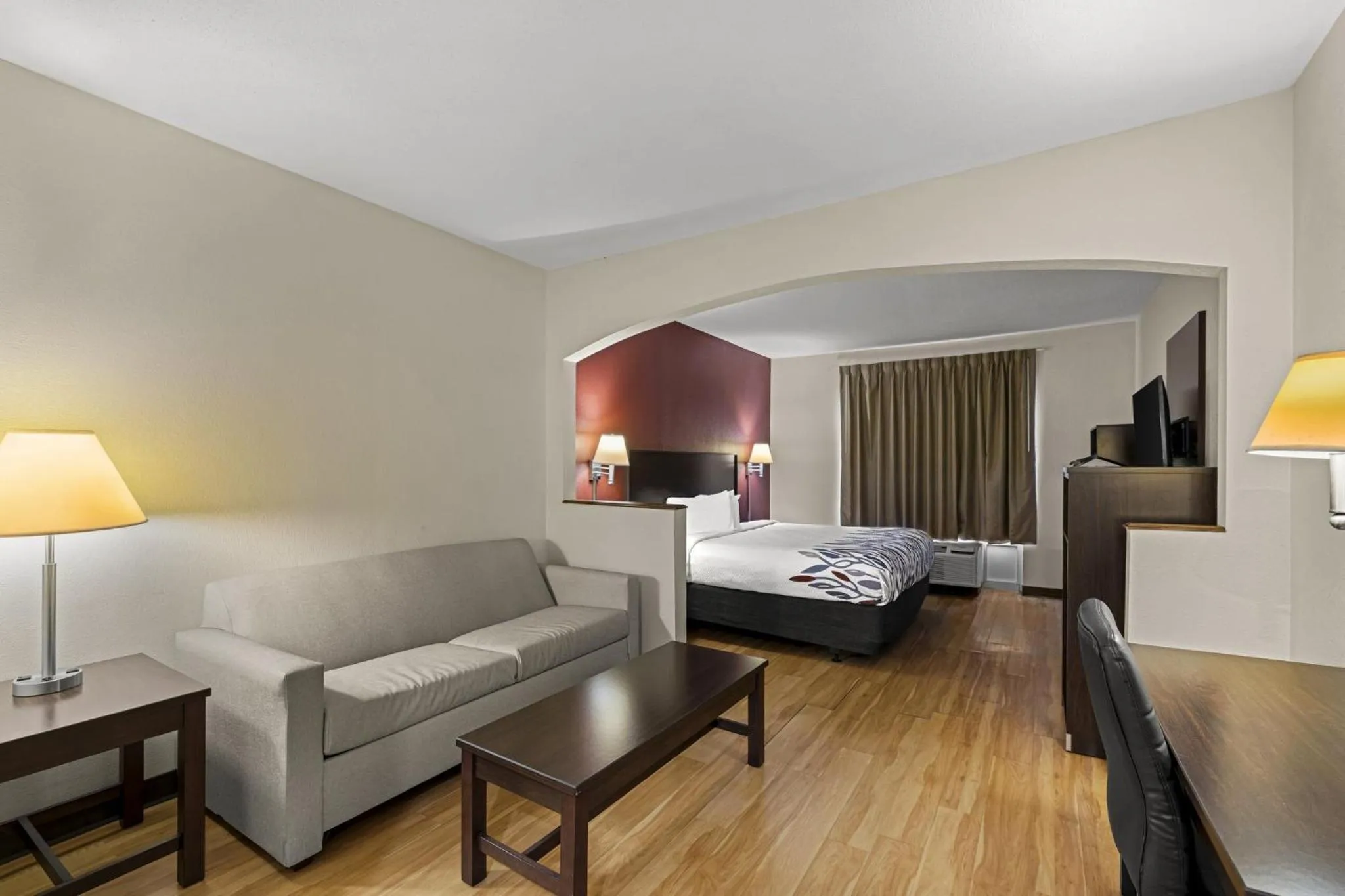 Bedroom, Bed in Red Roof Inn & Suites Albany, GA