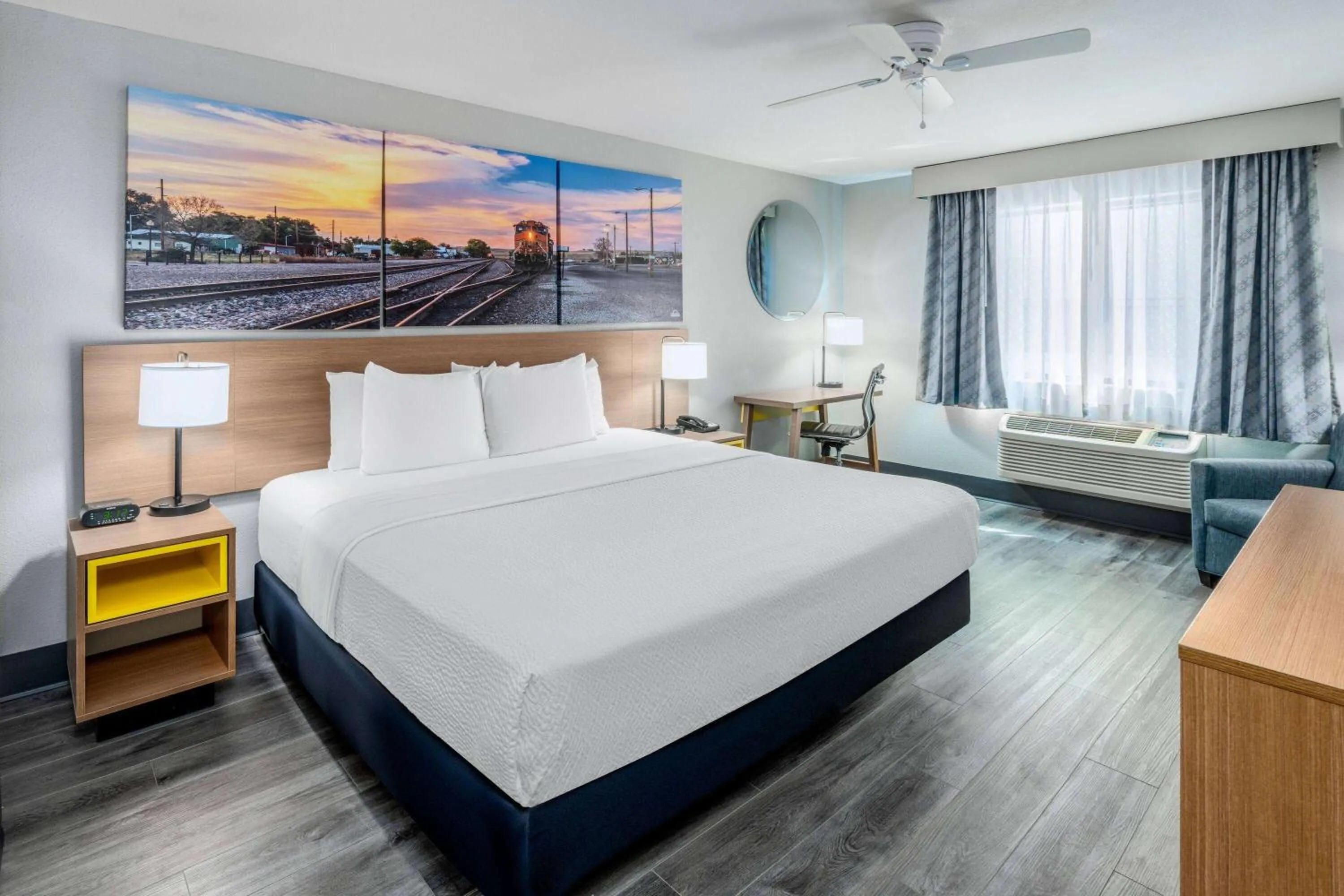 Photo of the whole room, Bed in Days Inn by Wyndham Lamar