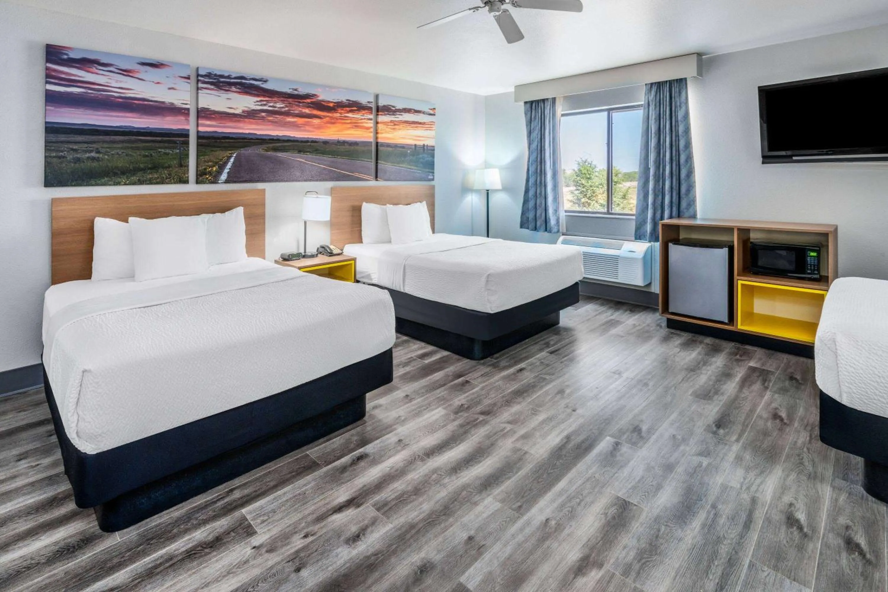 Photo of the whole room, Bed in Days Inn by Wyndham Lamar