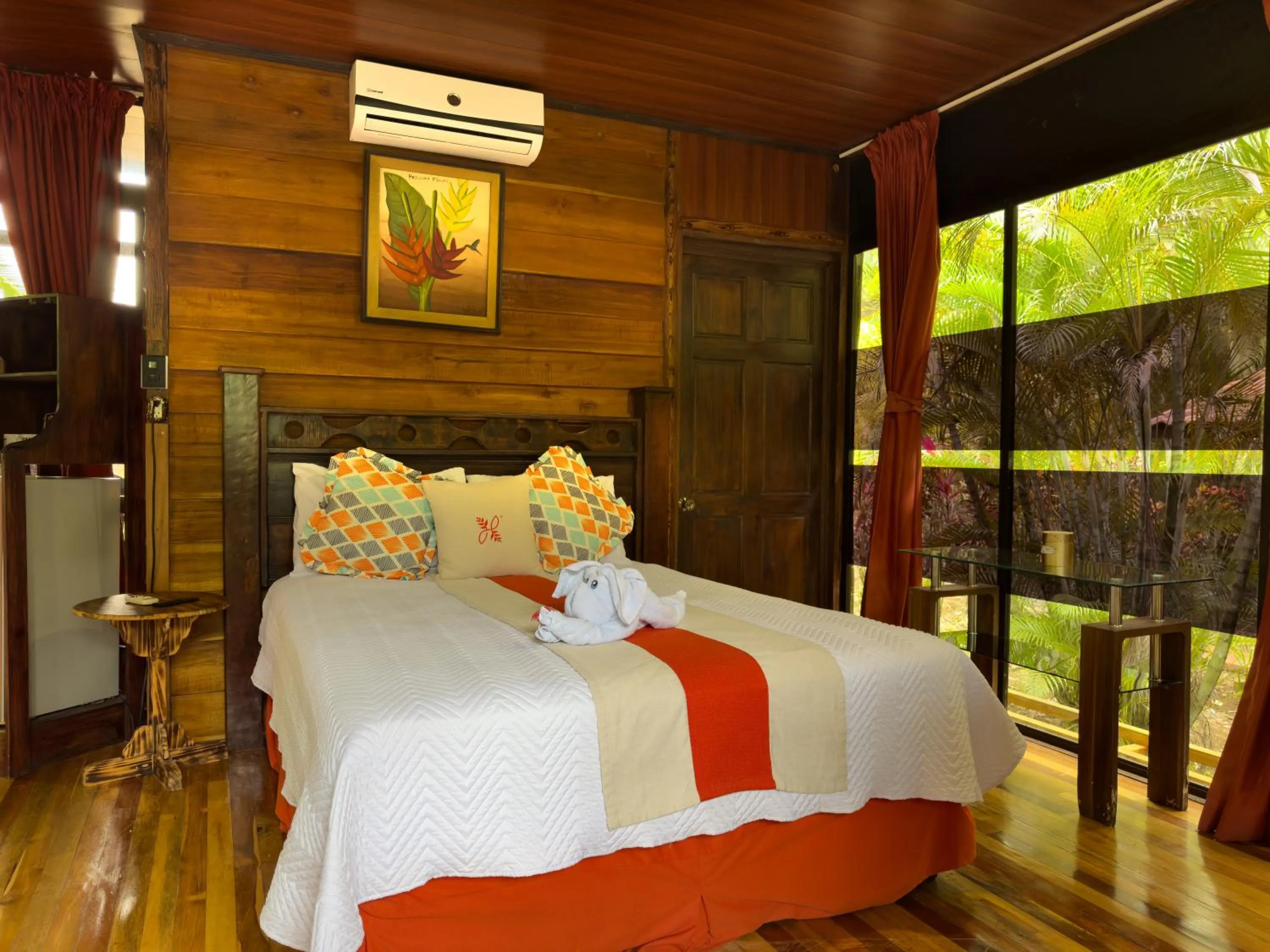 Bed in Hotel Heliconias Nature Inn & Hot Springs