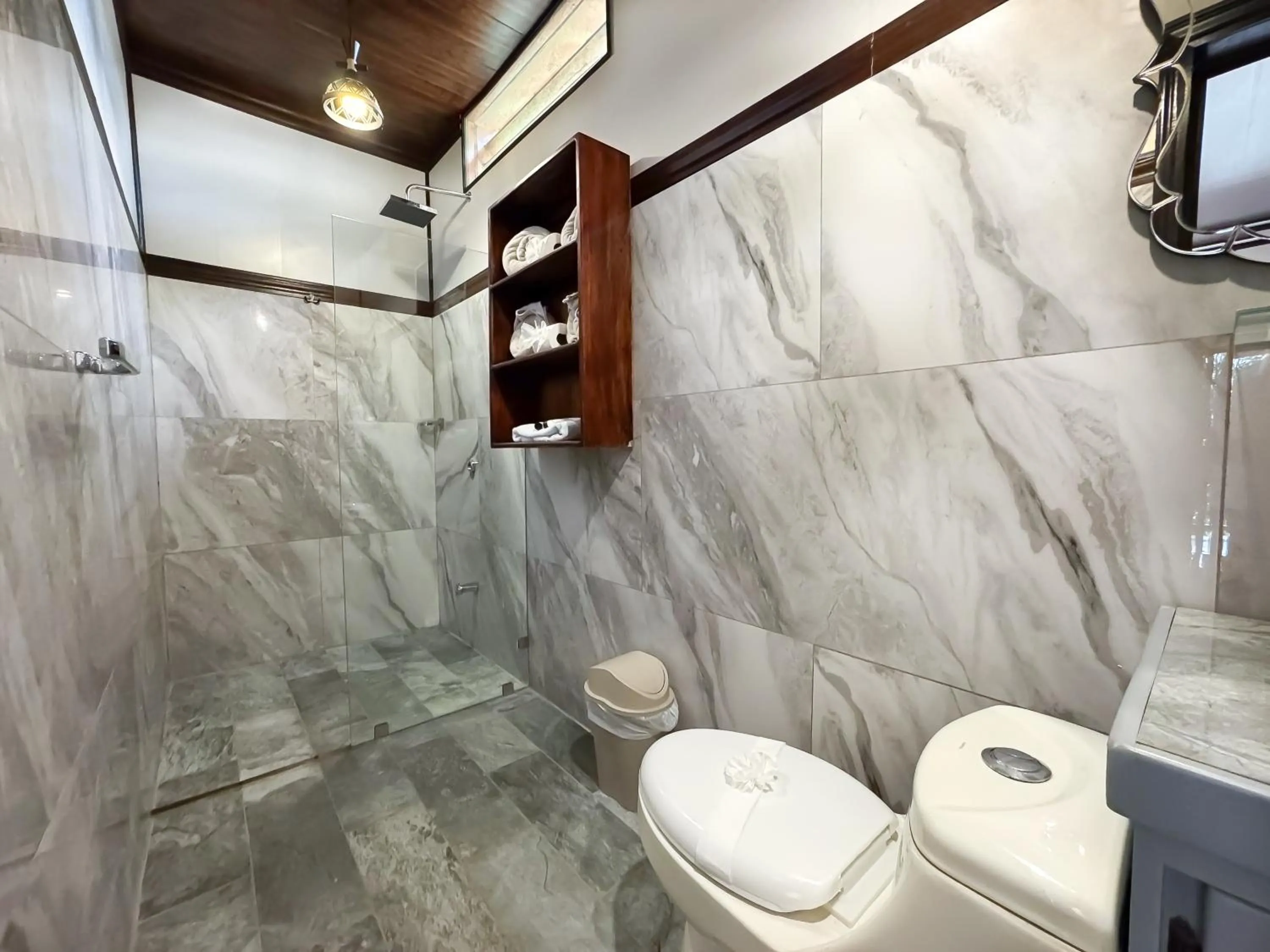 Bathroom in Hotel Heliconias Nature Inn & Hot Springs