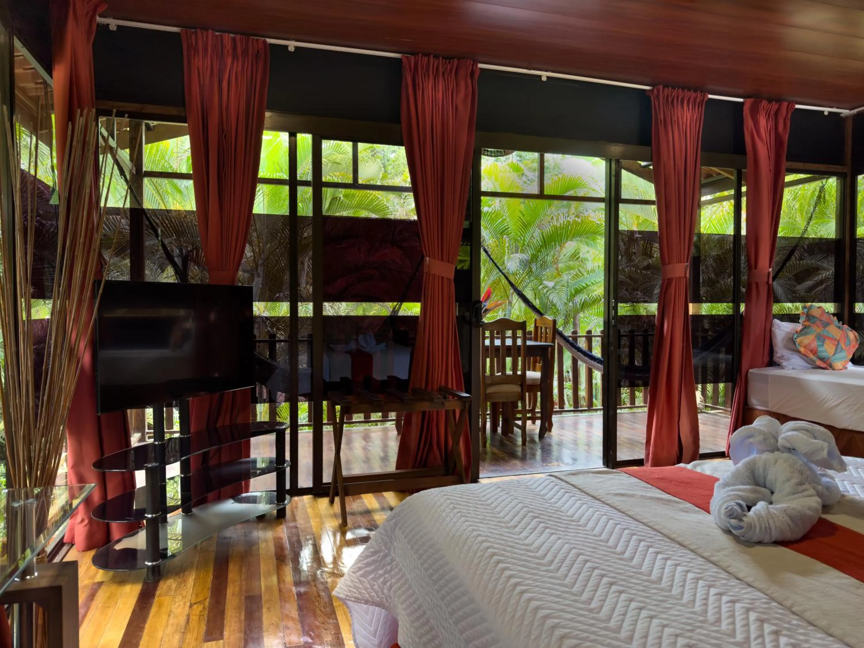 Bed in Hotel Heliconias Nature Inn & Hot Springs