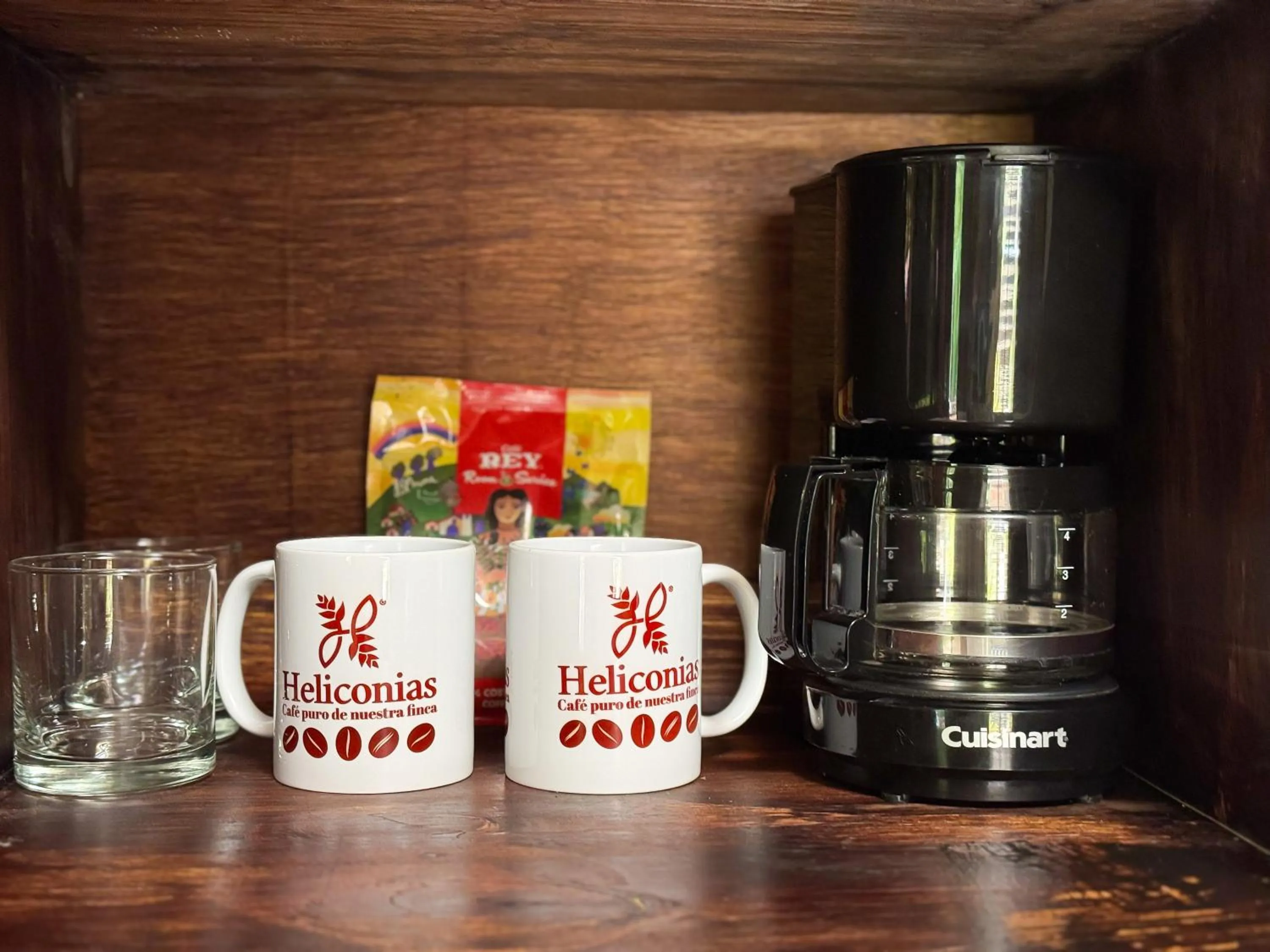 Coffee/tea facilities in Hotel Heliconias Nature Inn & Hot Springs