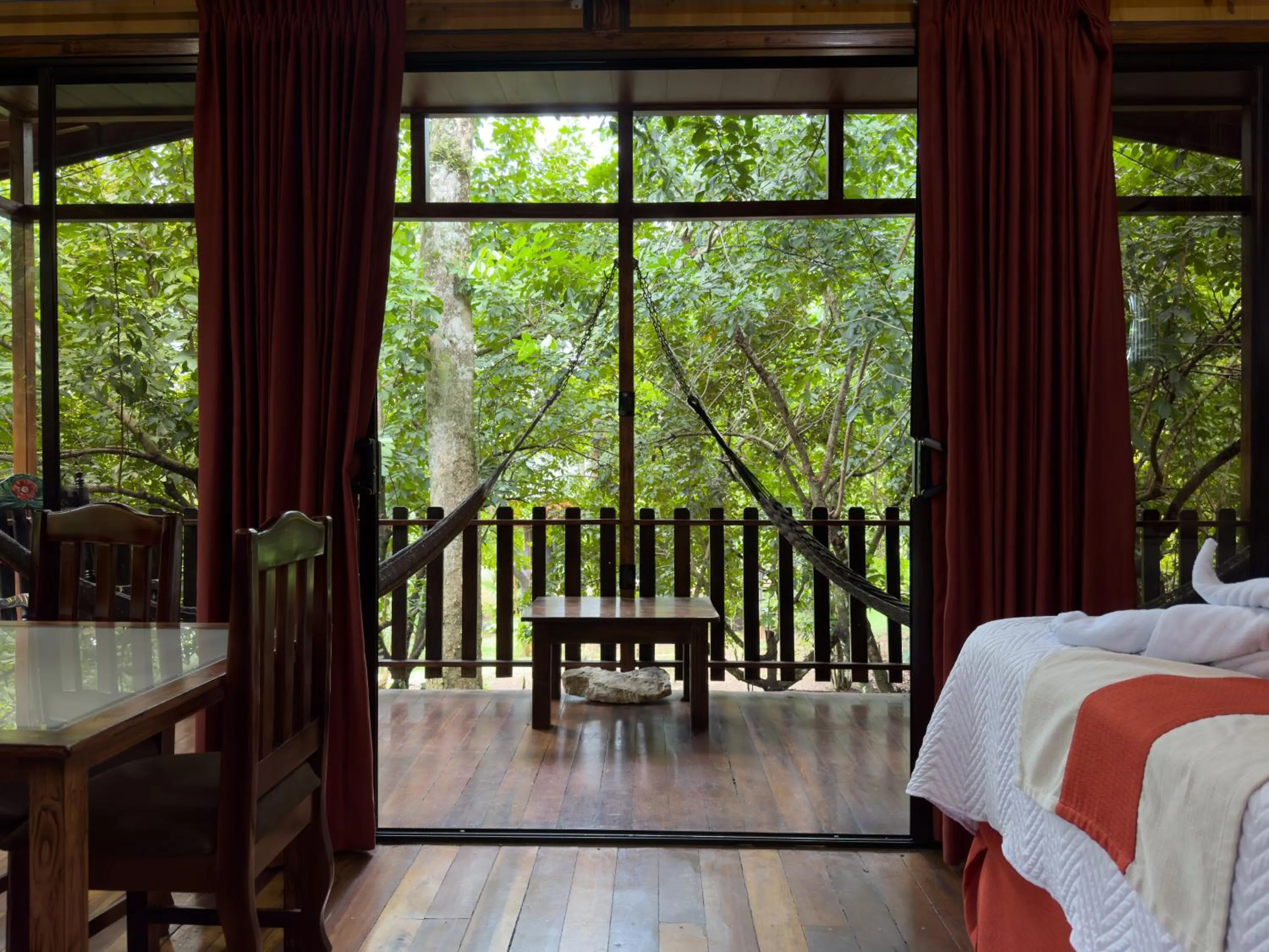 Bed in Hotel Heliconias Nature Inn & Hot Springs