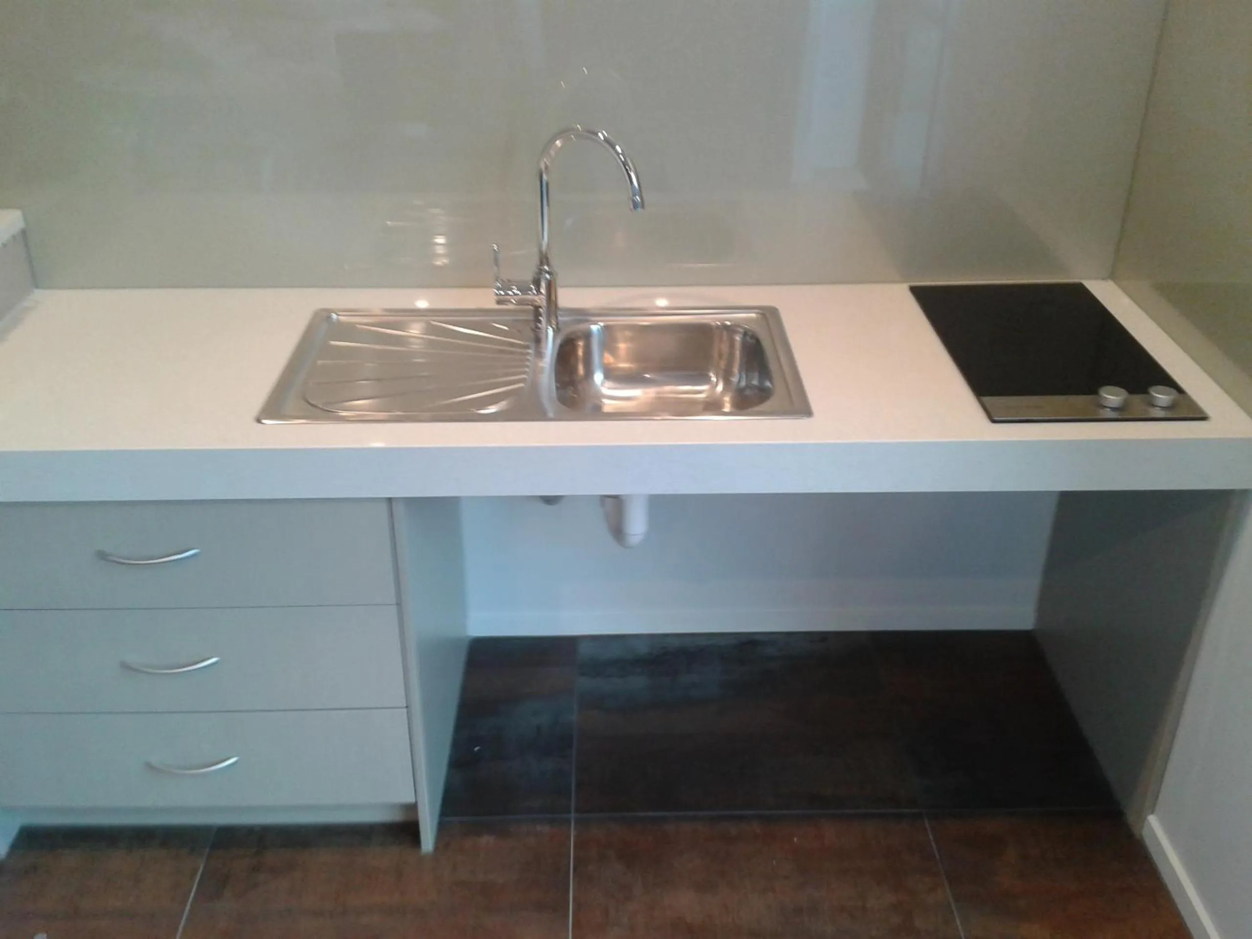 Kitchen or kitchenette in 850 Cameron Motel