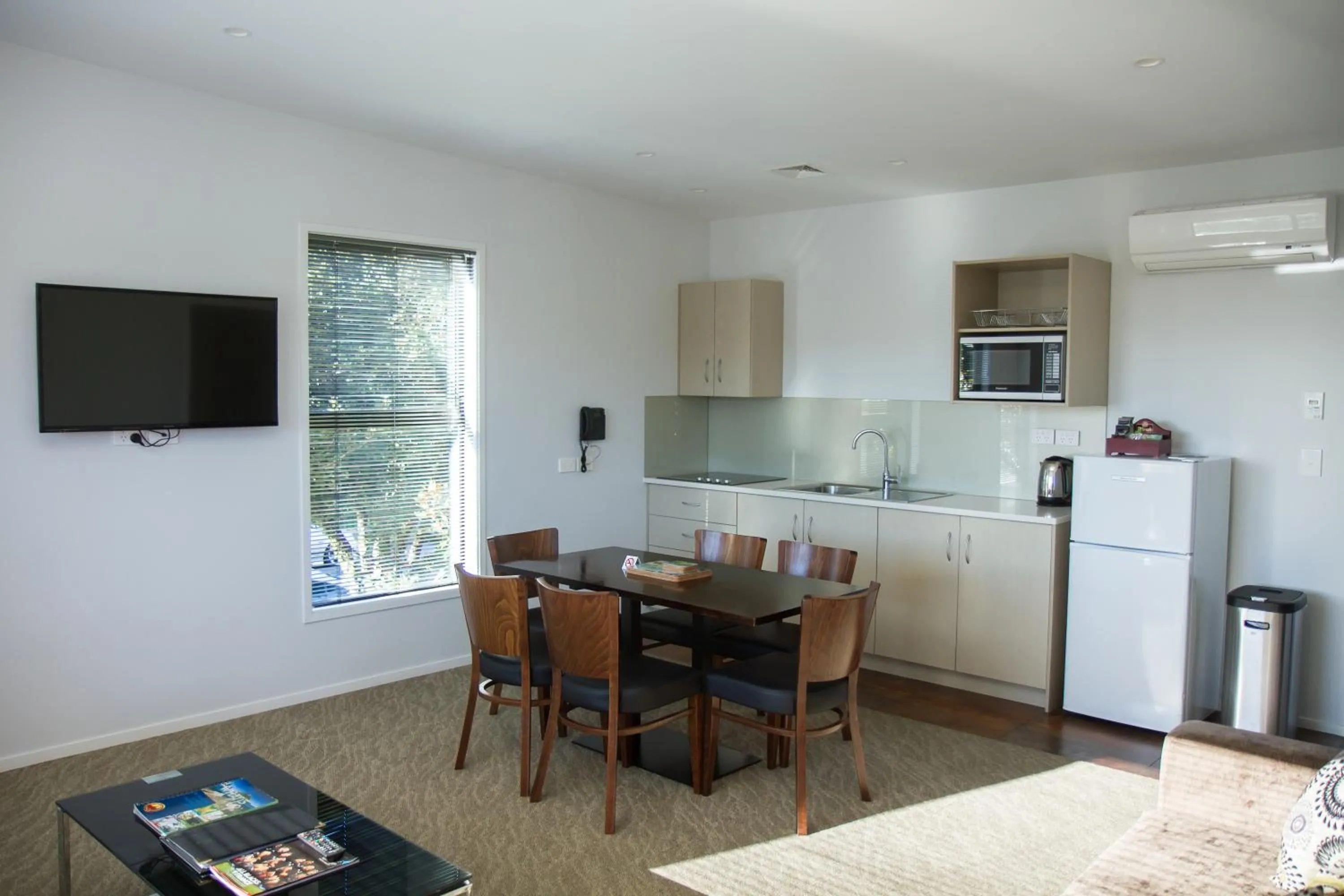 Living room in 850 Cameron Motel