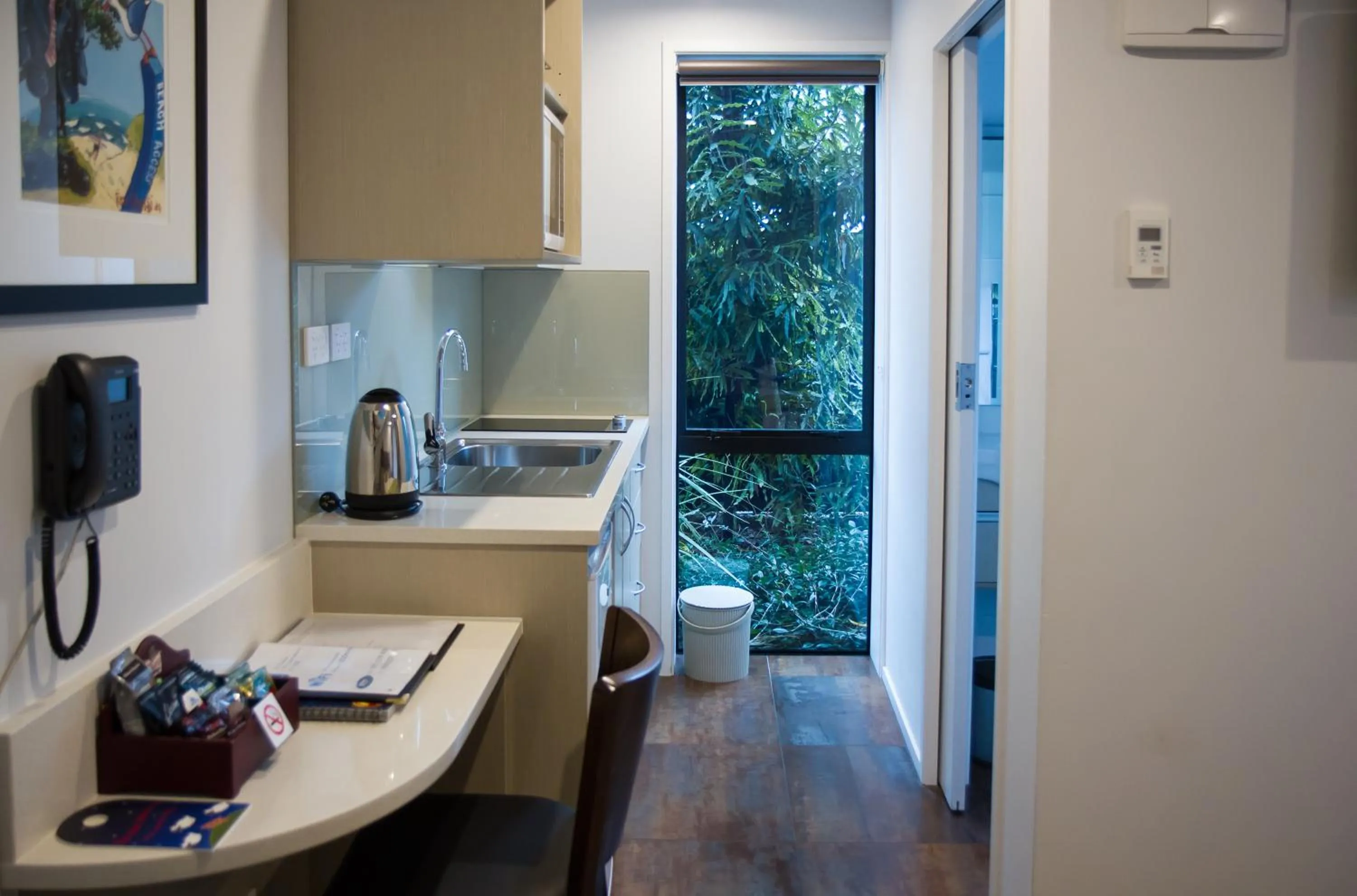 Kitchen or kitchenette in 850 Cameron Motel