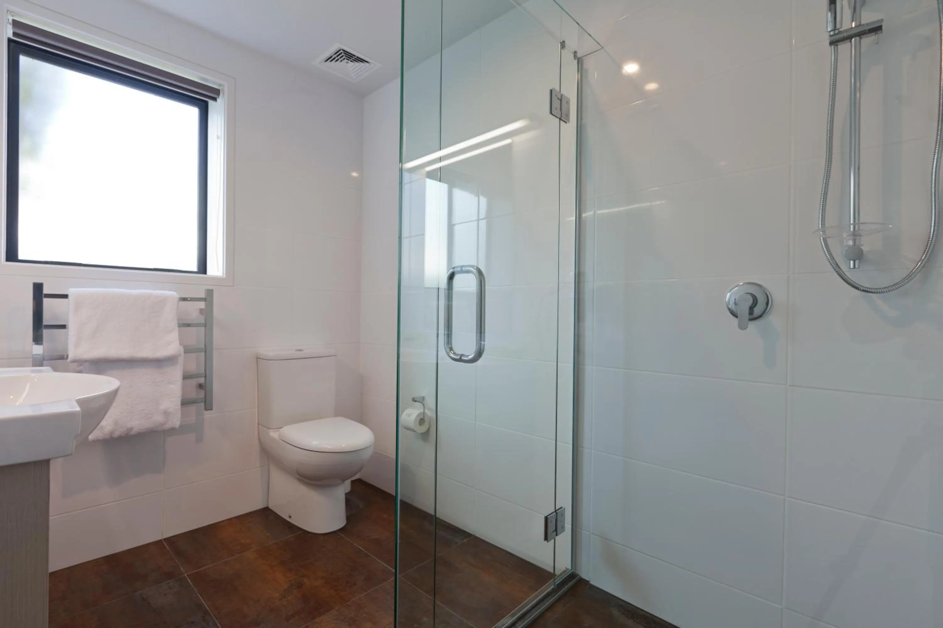 Bathroom in 850 Cameron Motel