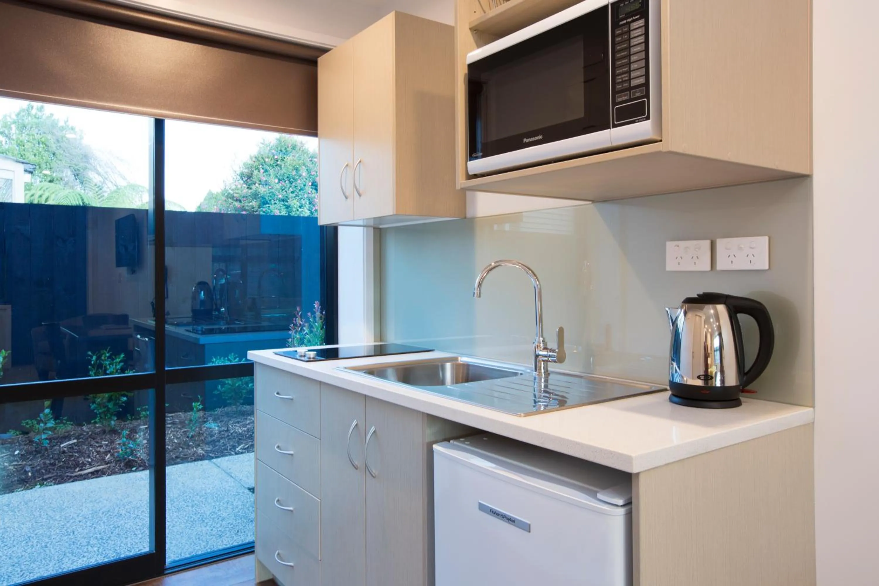 Kitchen or kitchenette in 850 Cameron Motel