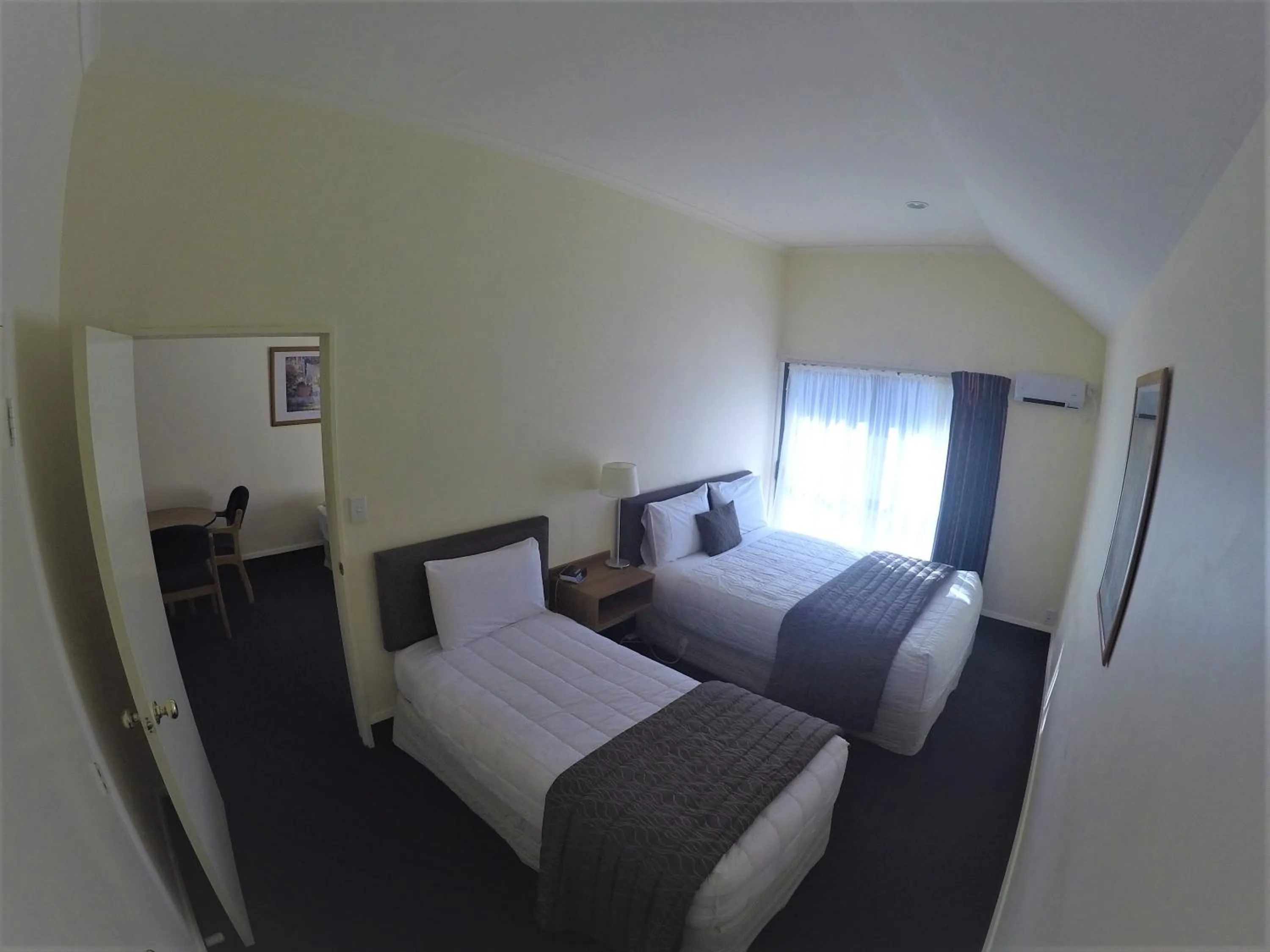 Bed in The Peaks Motor Inn