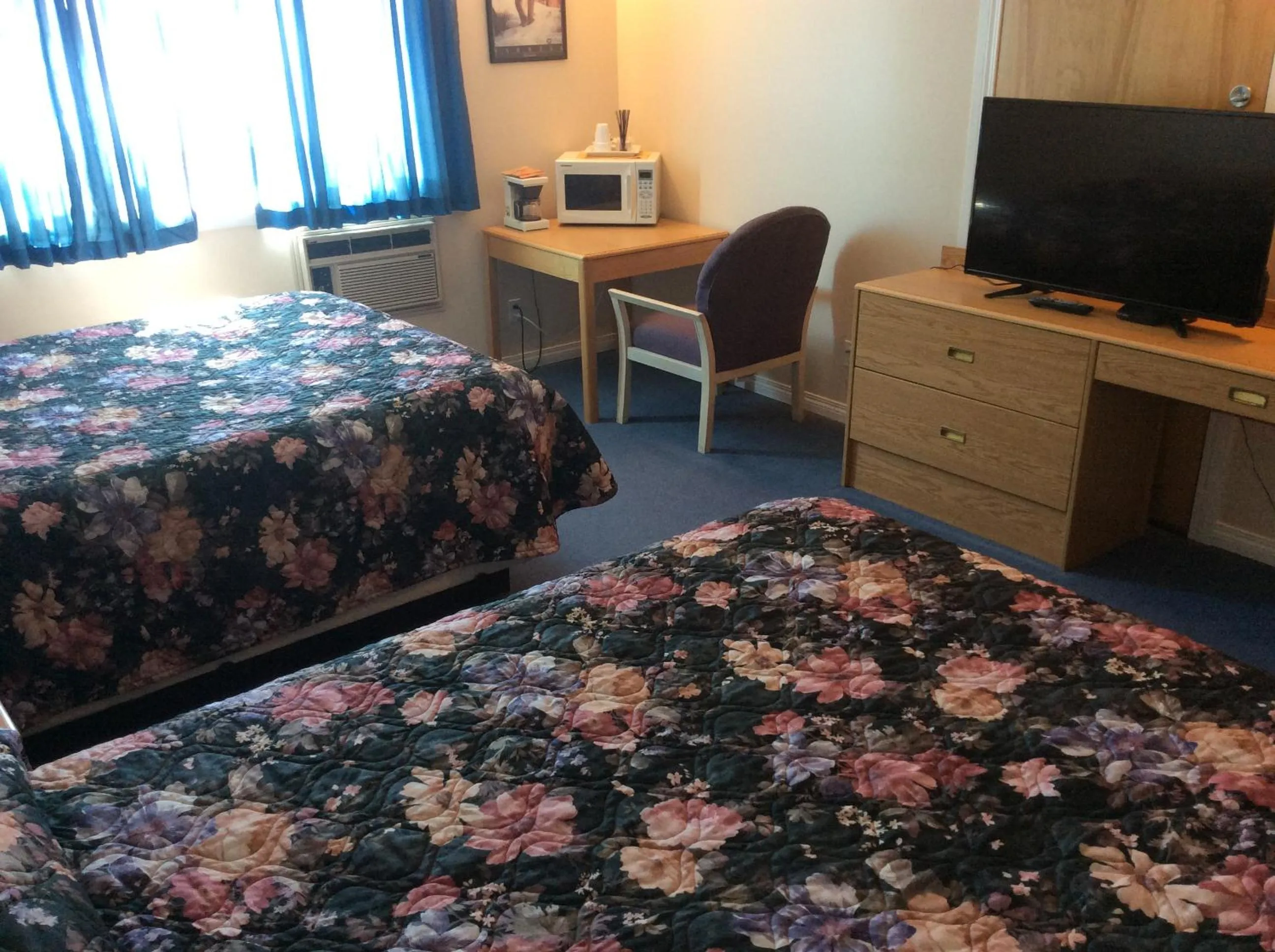 Bed in Rainbow Motel