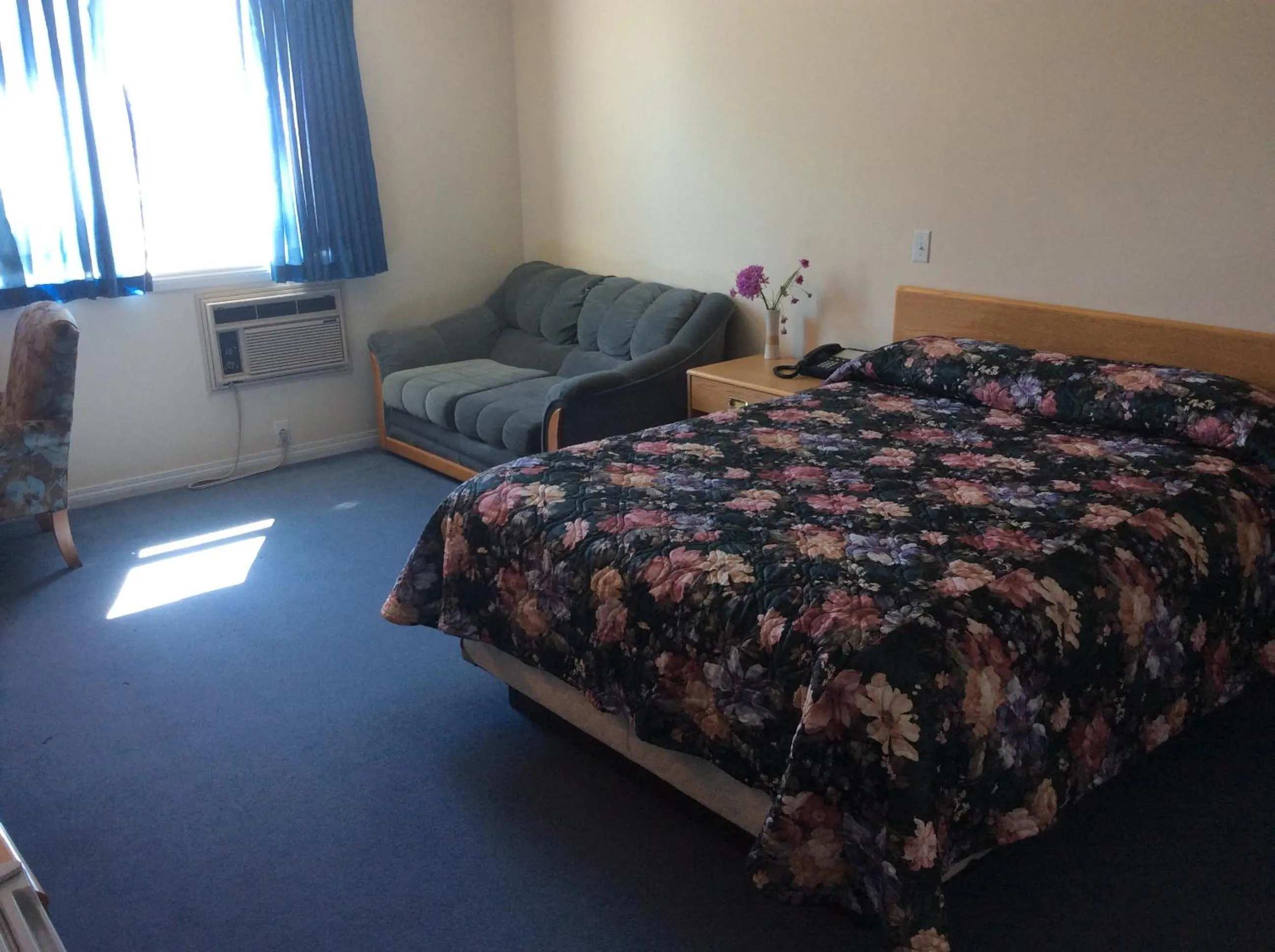 Bed in Rainbow Motel