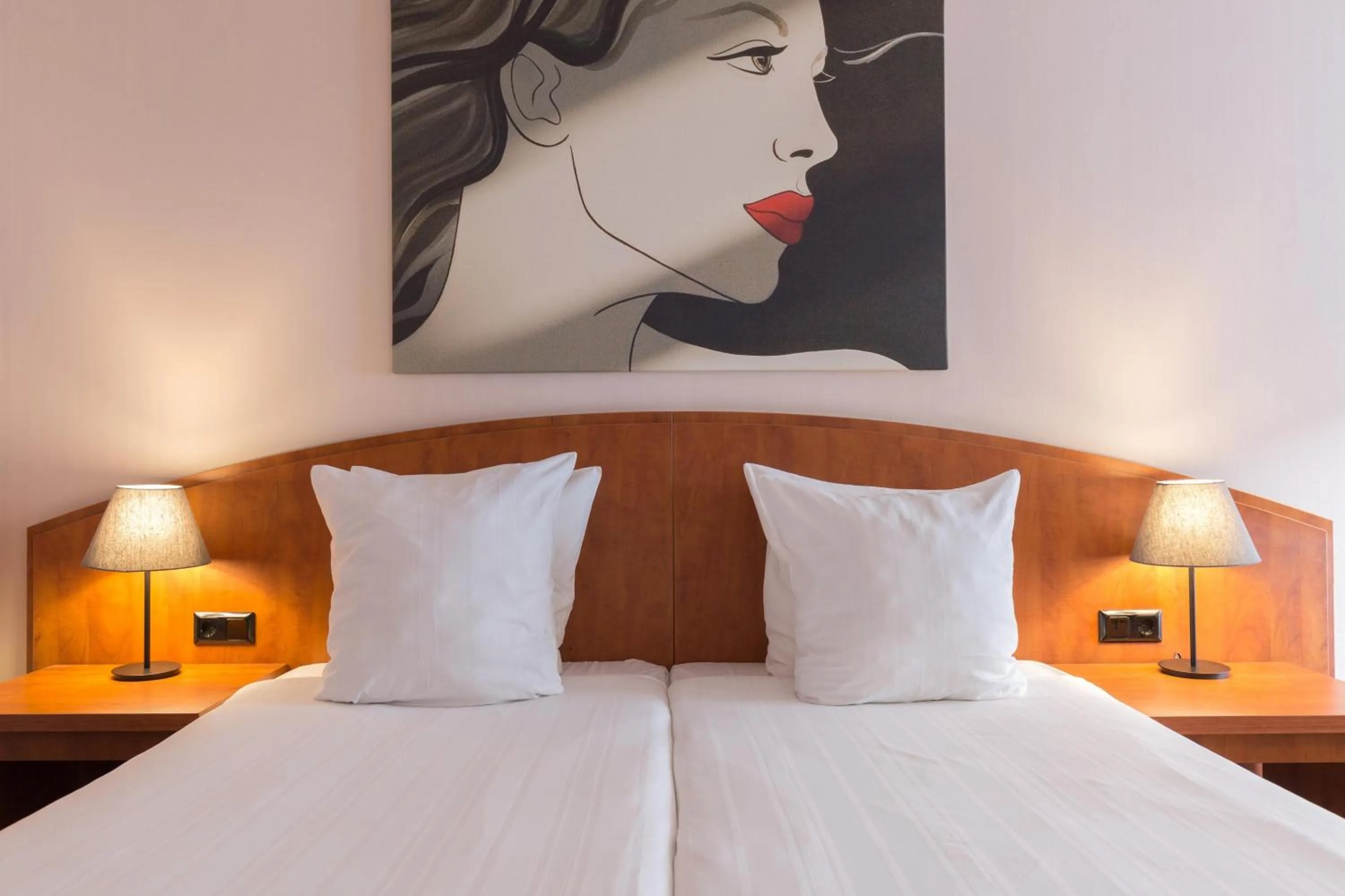 Photo of the whole room, Bed in Leonardo Hotel Utrecht City Center