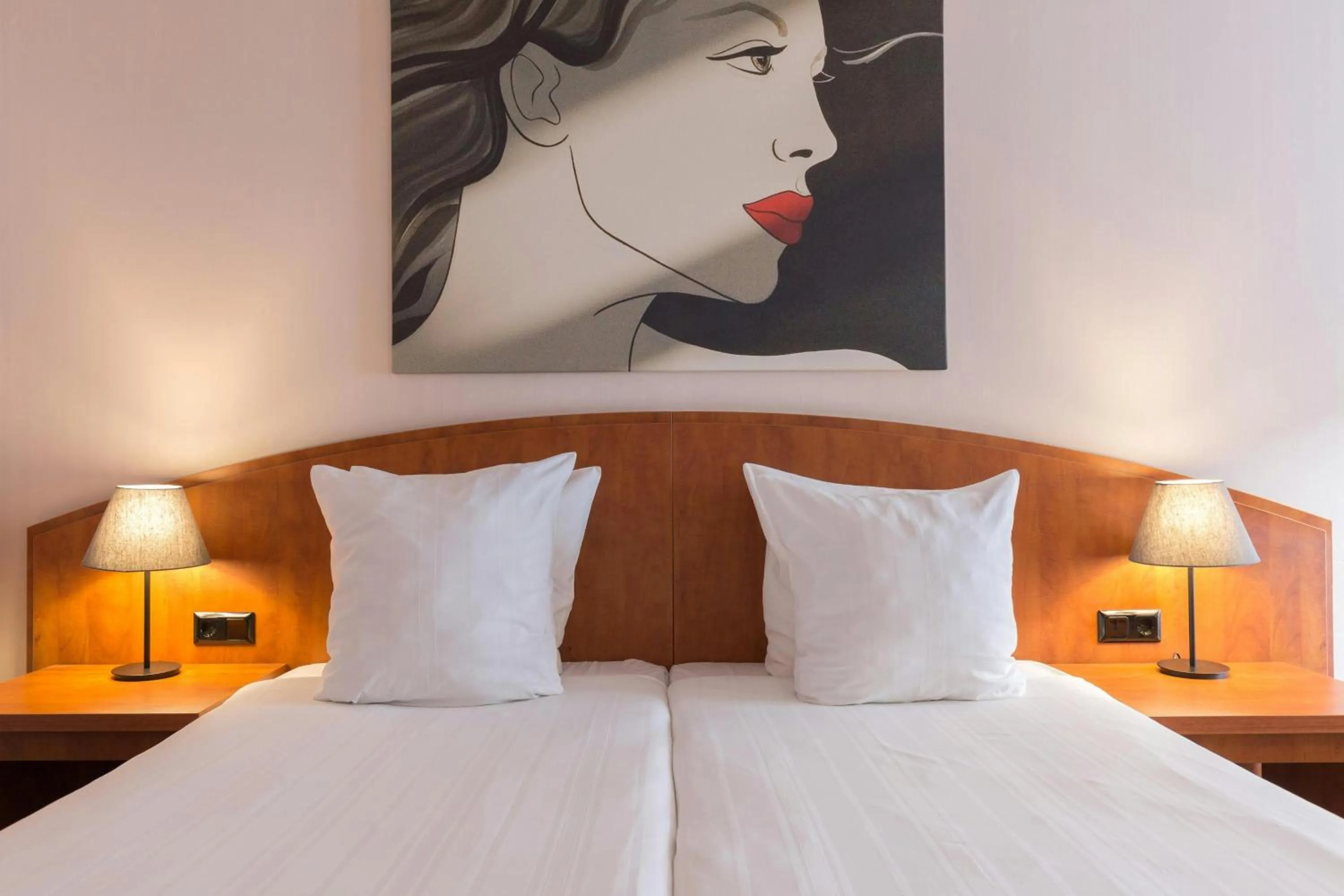 Photo of the whole room, Bed in Leonardo Hotel Utrecht City Center