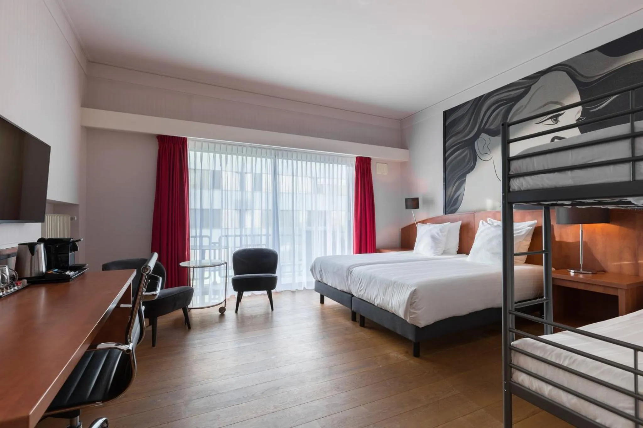 Lobby or reception, Bed in Leonardo Hotel Utrecht City Center