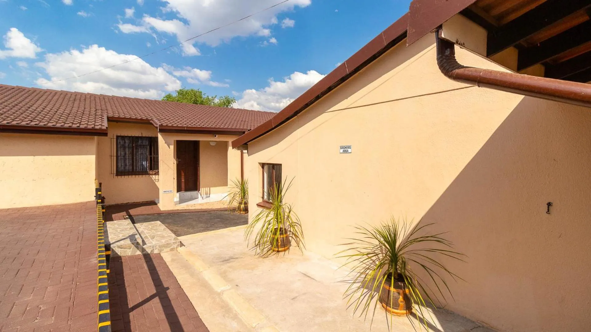 Property building in Meredale Lodge