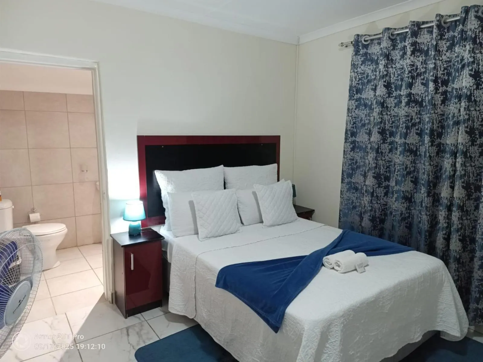 Bed in Meredale Lodge