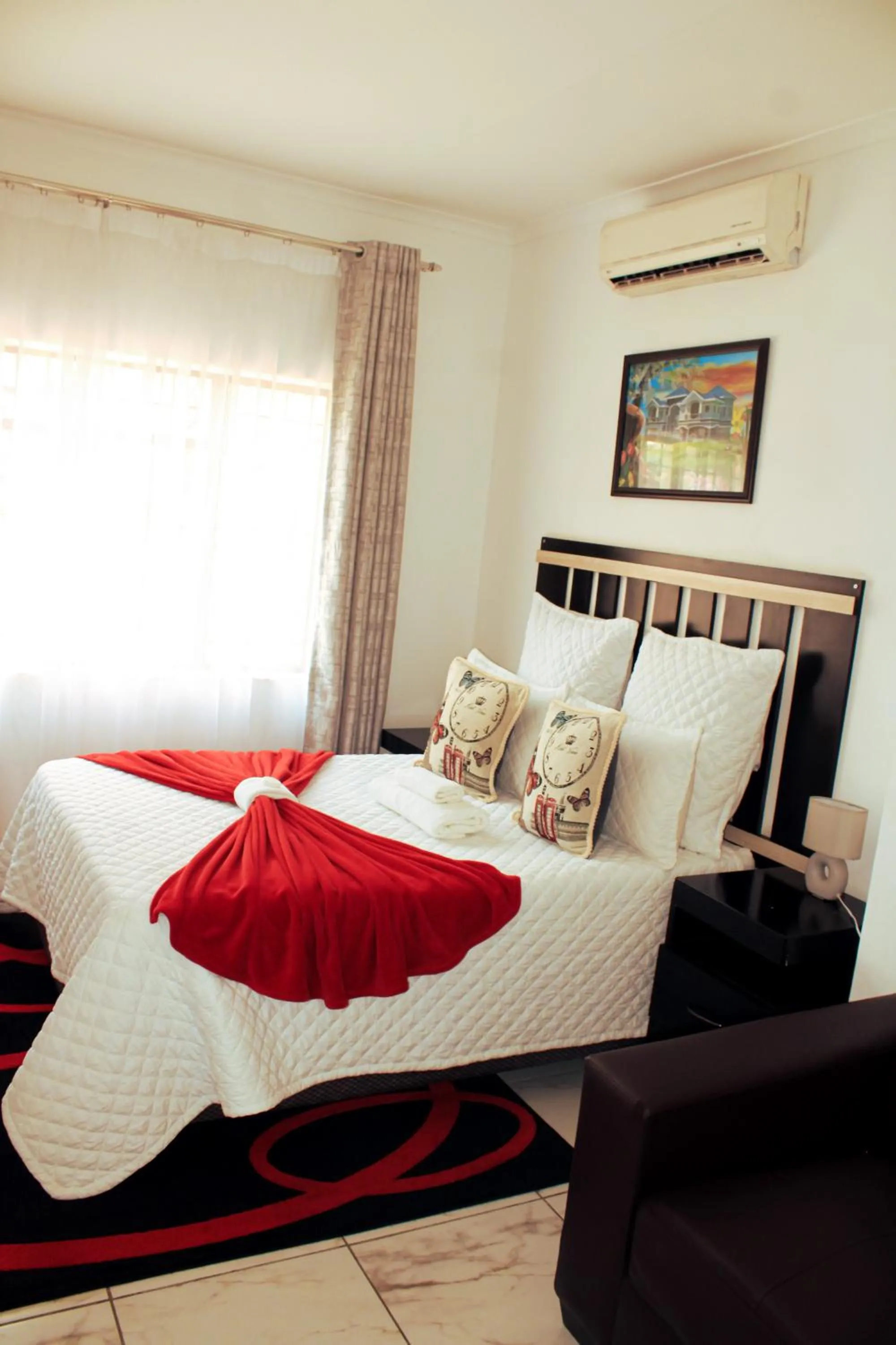 Bedroom, Bed in Meredale Lodge