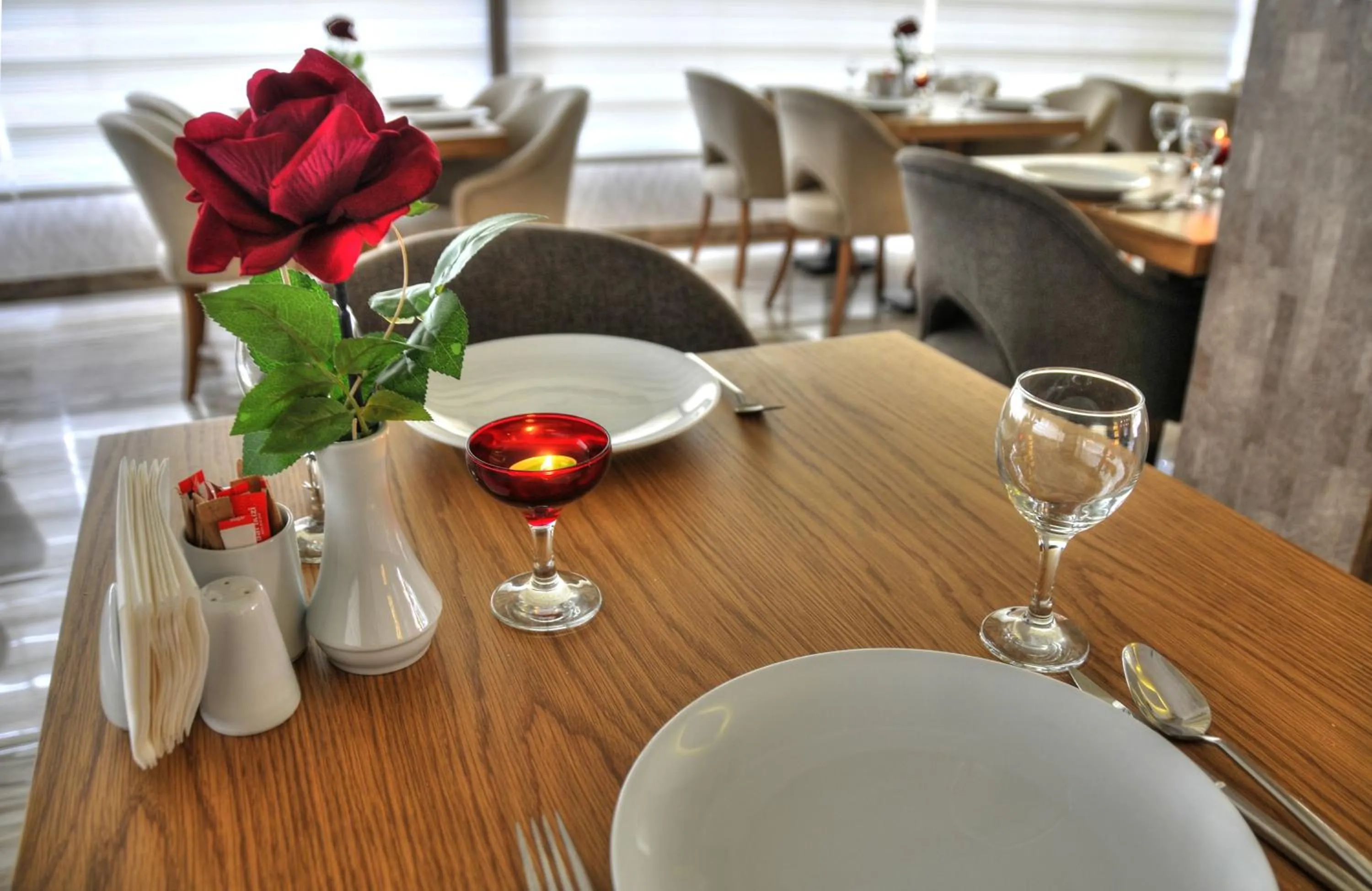 Restaurant/places to eat in Golden Deluxe Hotel