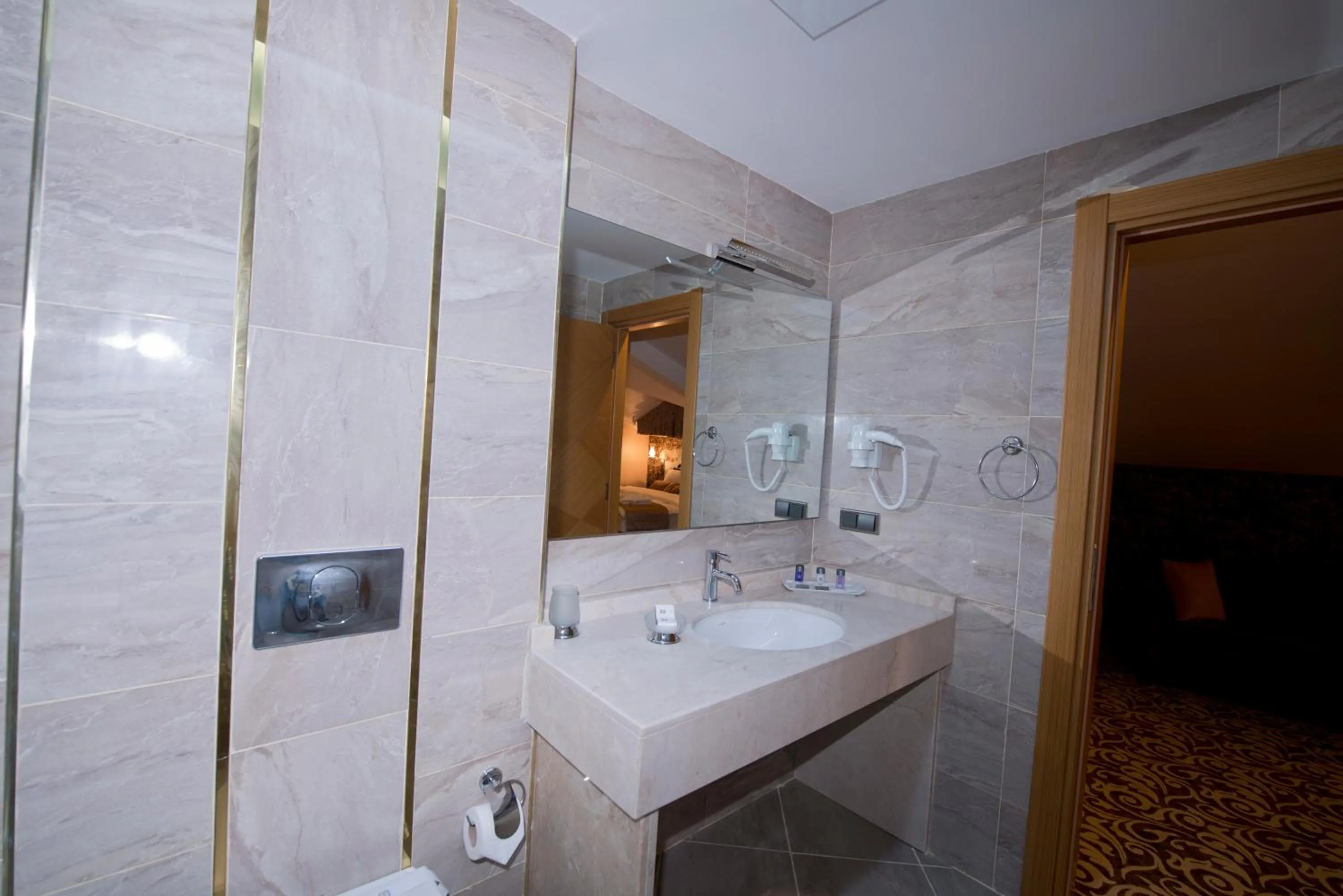 Shower in Golden Deluxe Hotel