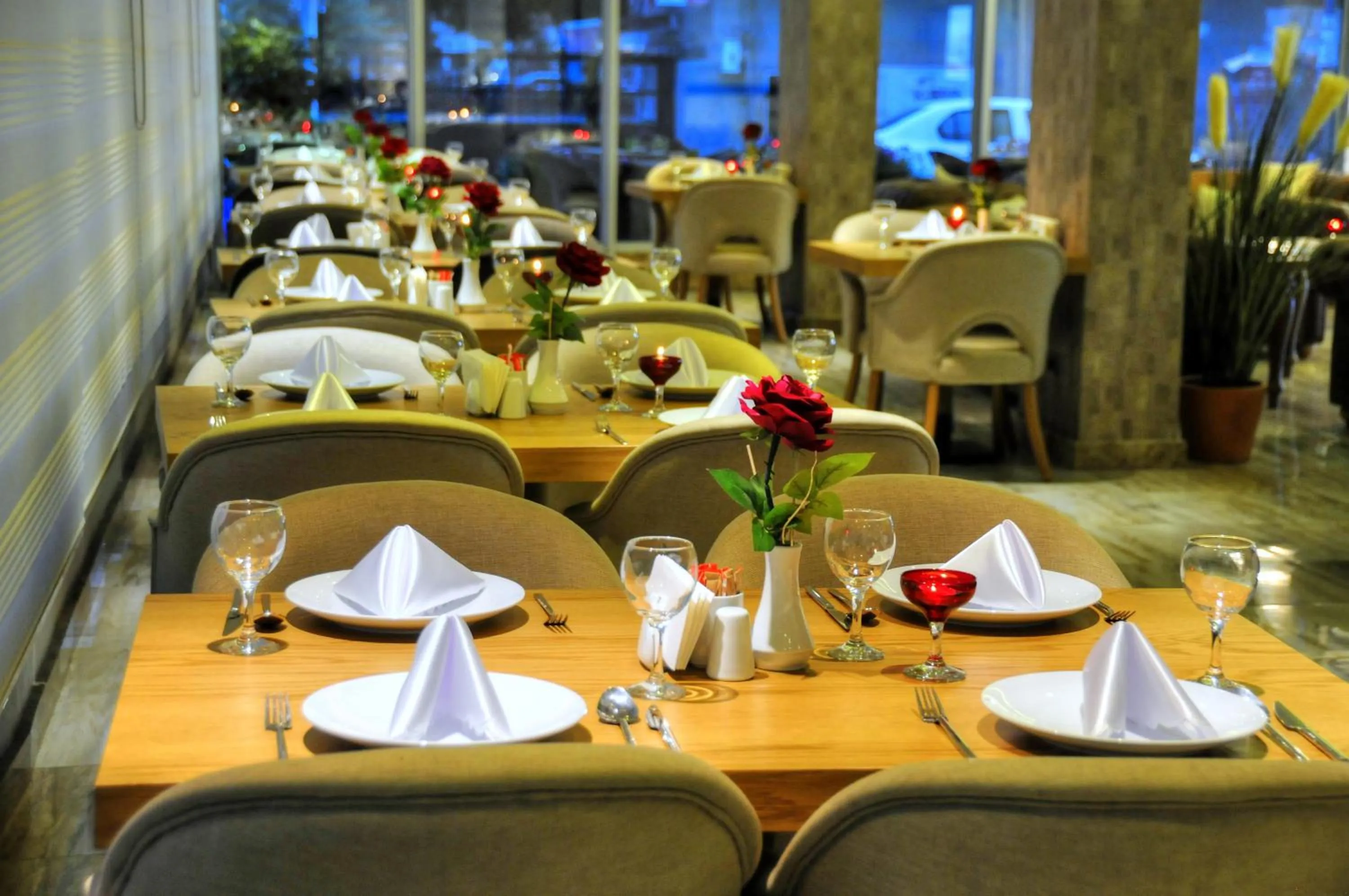 Restaurant/places to eat in Golden Deluxe Hotel