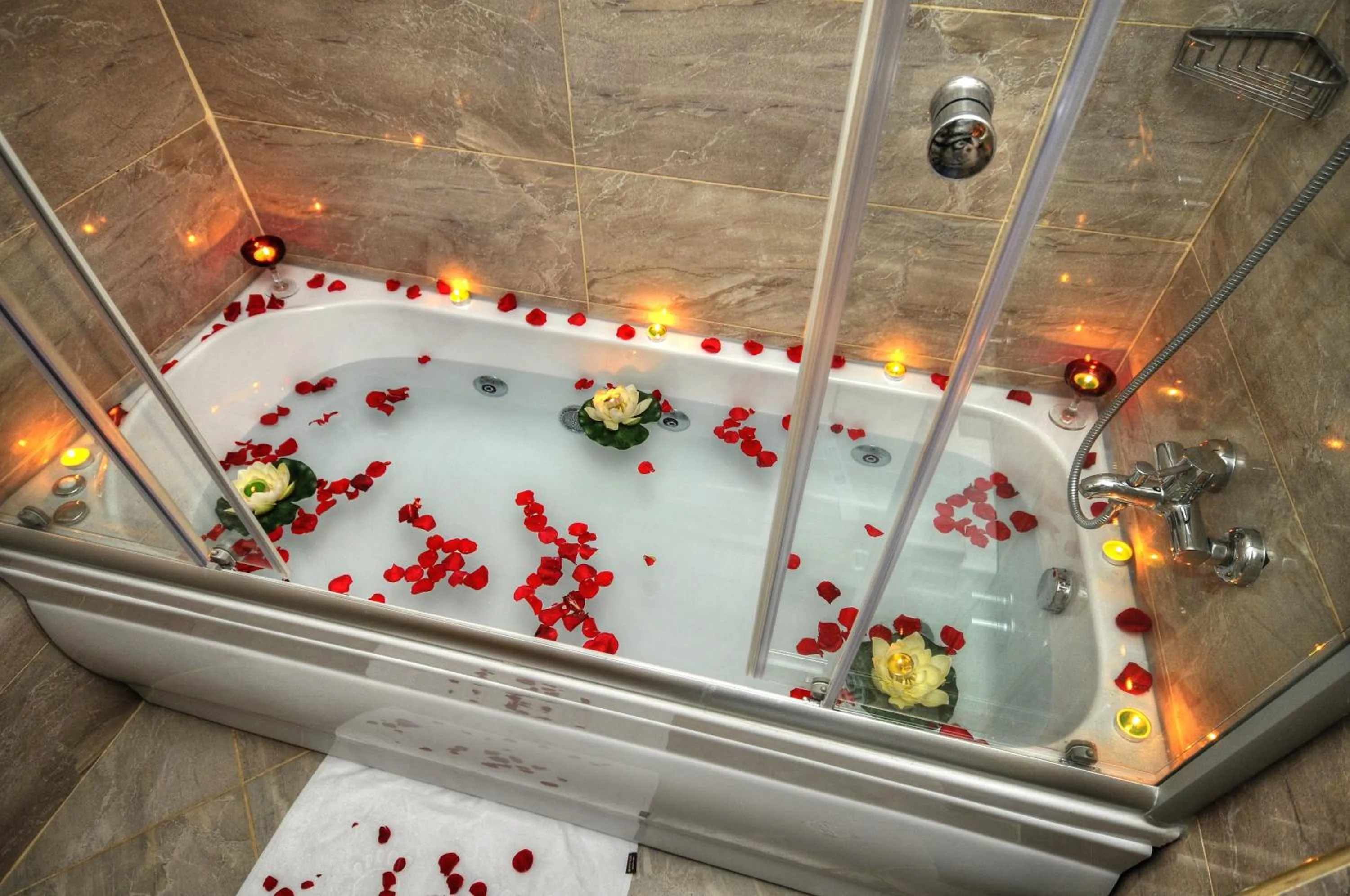 Shower in Golden Deluxe Hotel