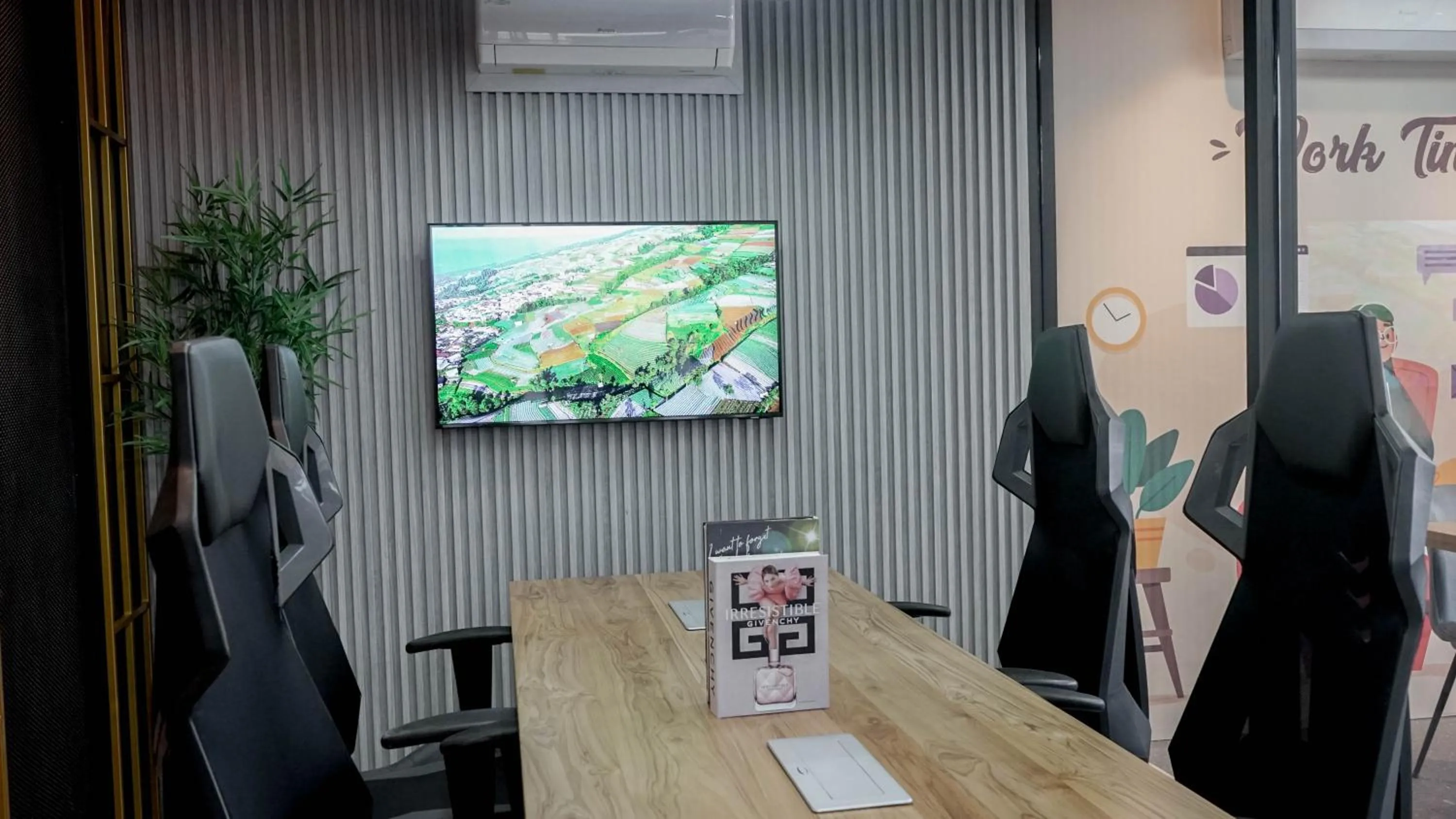 Meeting/conference room in Fouralivin