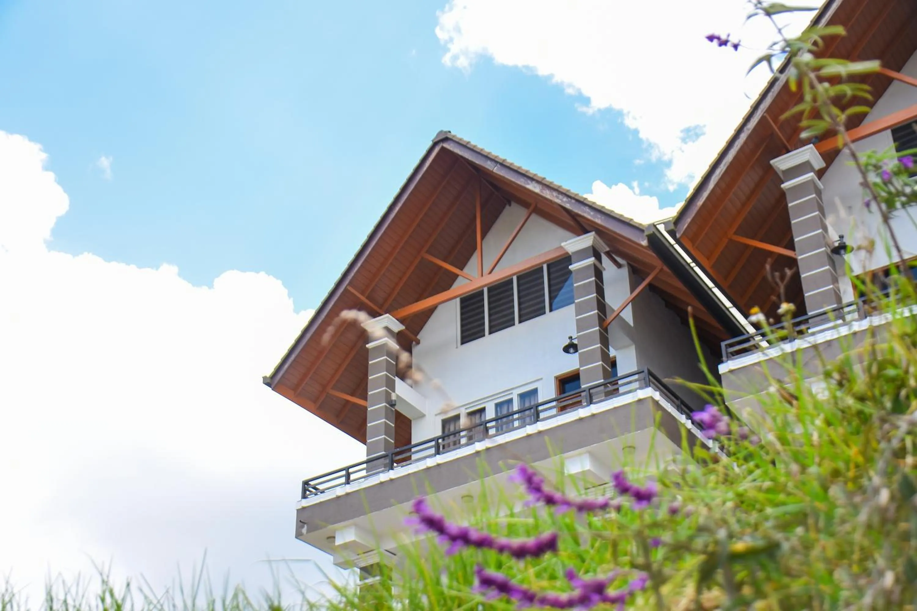 Property building in Queens Lake Cabin