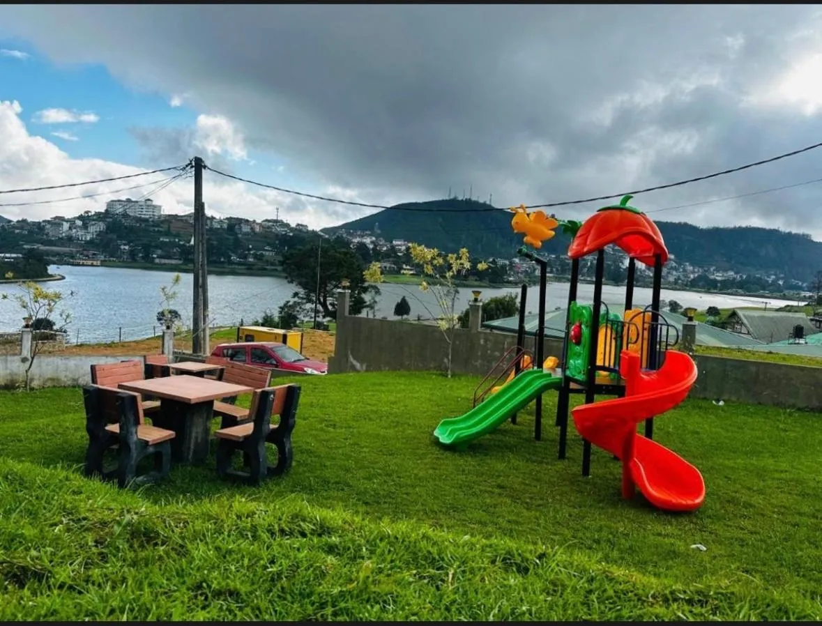 Day in Queens Lake Cabin