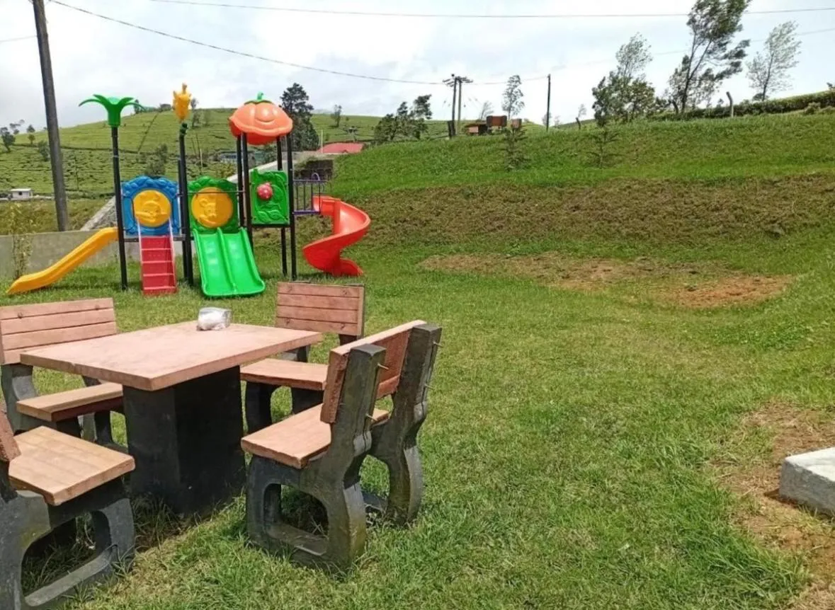 Children play ground in Queens Lake Cabin