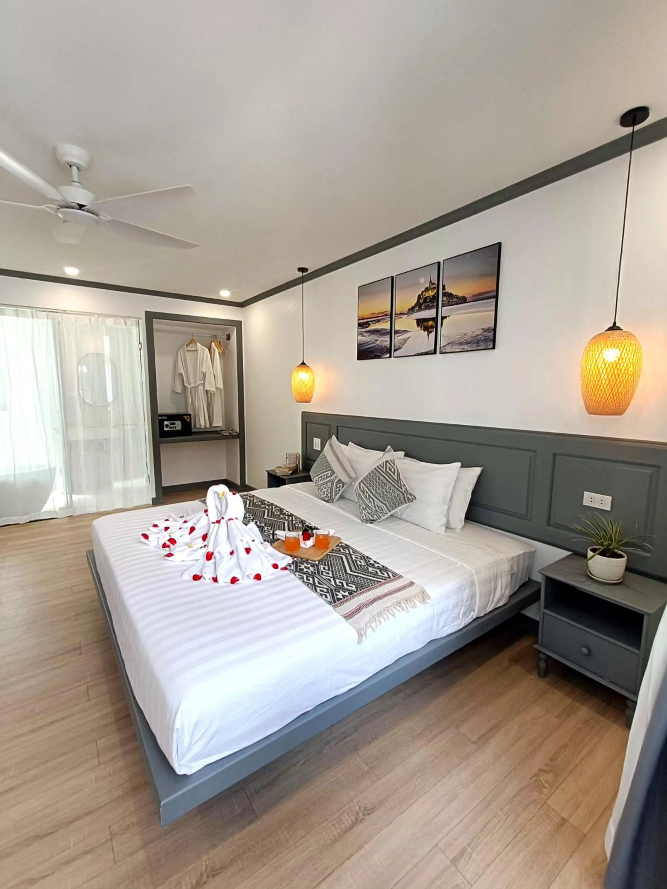 Photo of the whole room, Bed in LuangPrabang Pearl Hotel