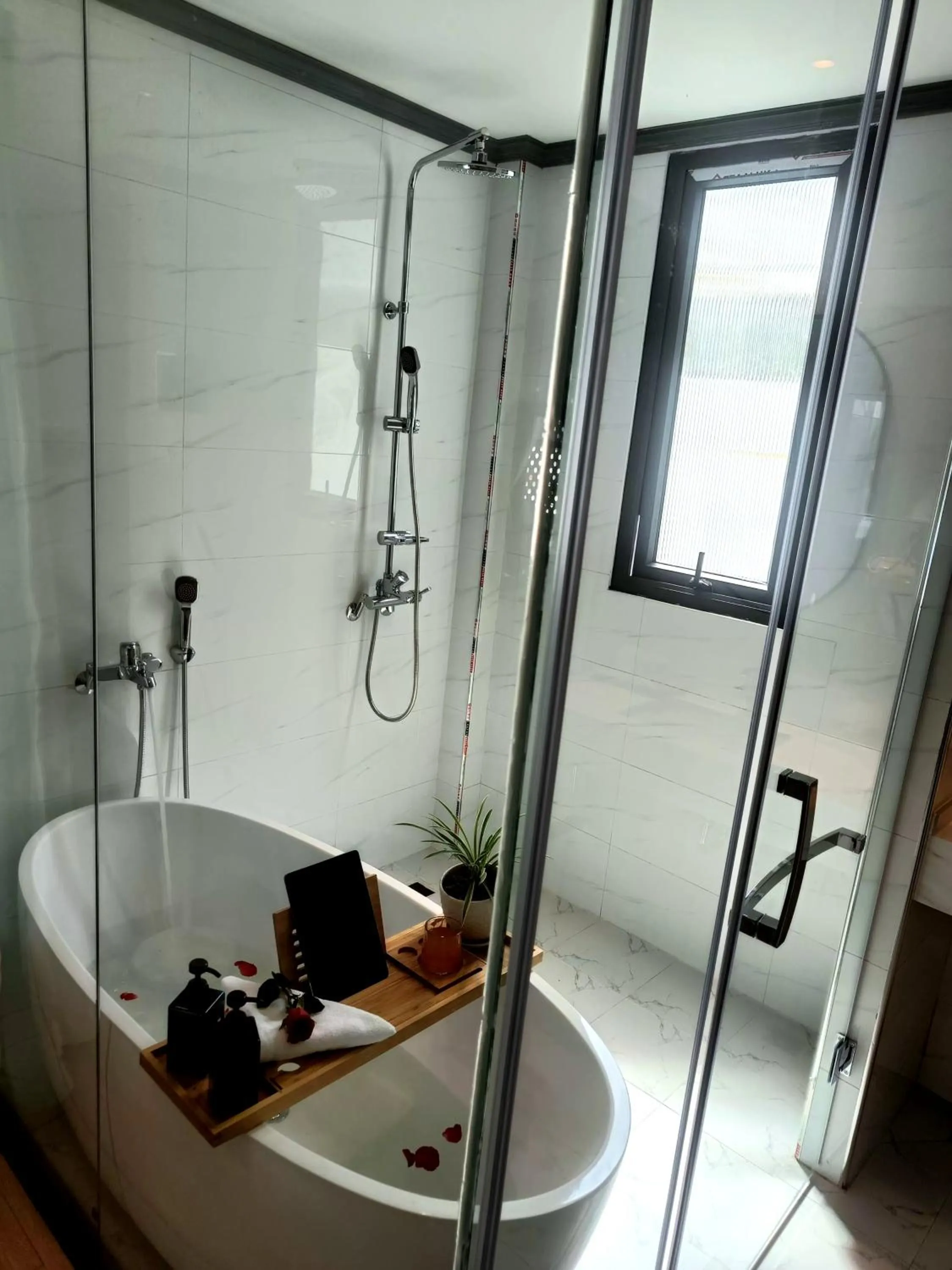 Bath in LuangPrabang Pearl Hotel