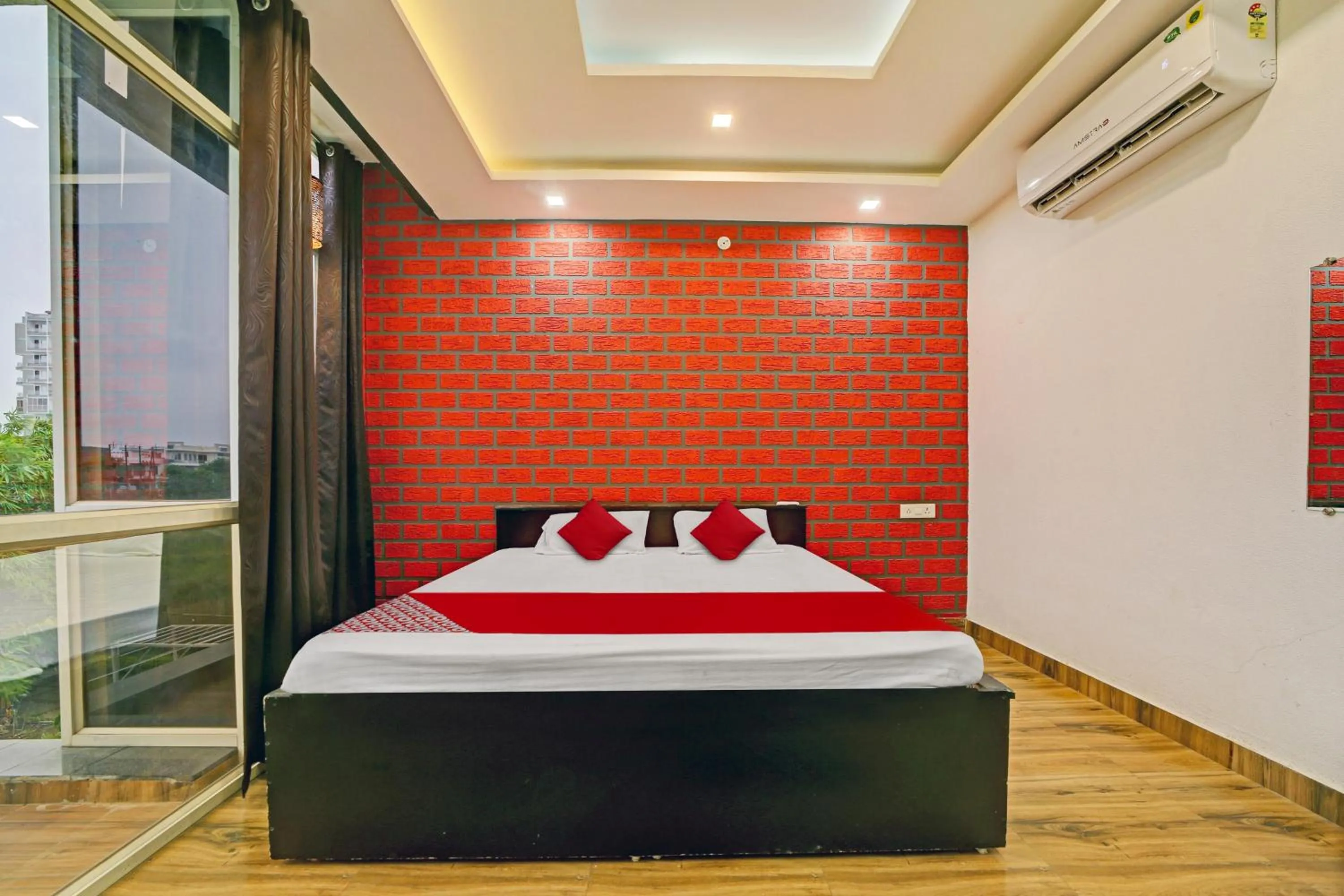 Bedroom, Bed in Super Hotel O Vachan Garden And Resort