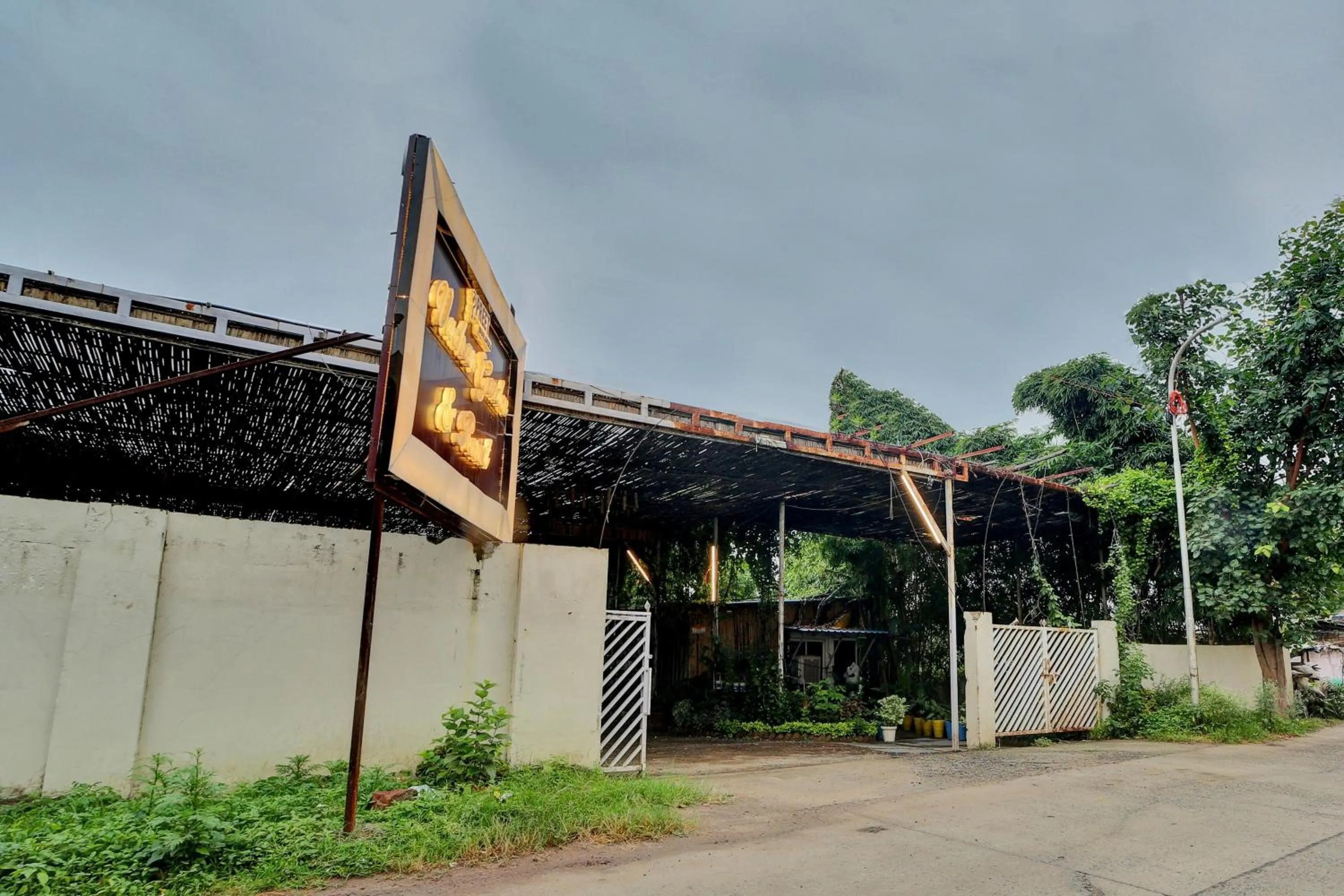Facade/entrance in Super Hotel O Vachan Garden And Resort