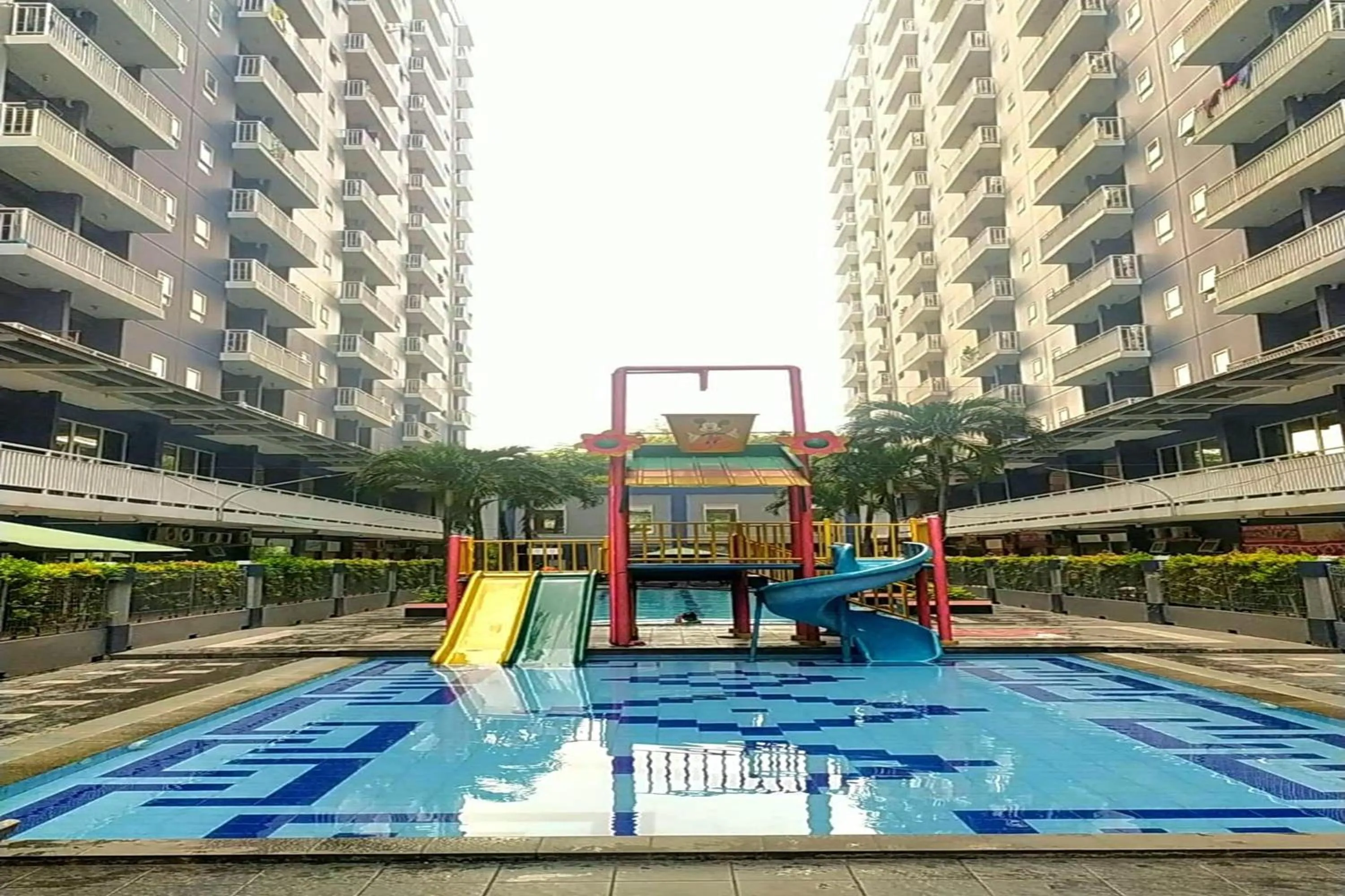 Swimming pool in Queen Room 2 @ Grand Center Point Apartment